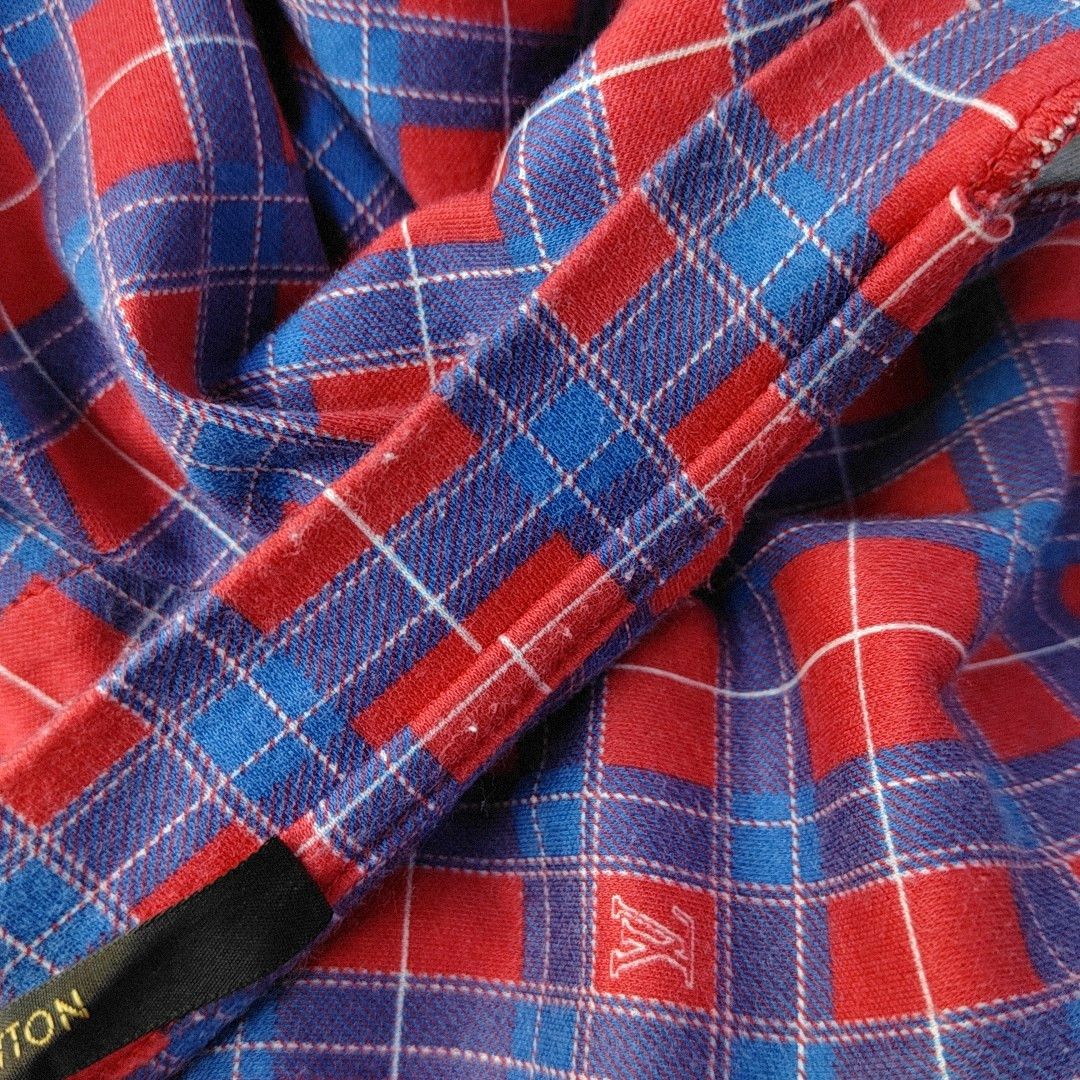 Louis Vuitton Louis Vuitton Plaid Logo T-Shirt L Size US L / EU 52-54 / 3 - 5 Thumbnail