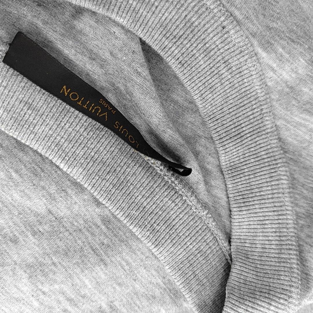 Louis Vuitton Louis Vuitton Gray Cotton V Patch T-Shirt Size XS Size US XS / EU 42 / 0 - 6 Thumbnail
