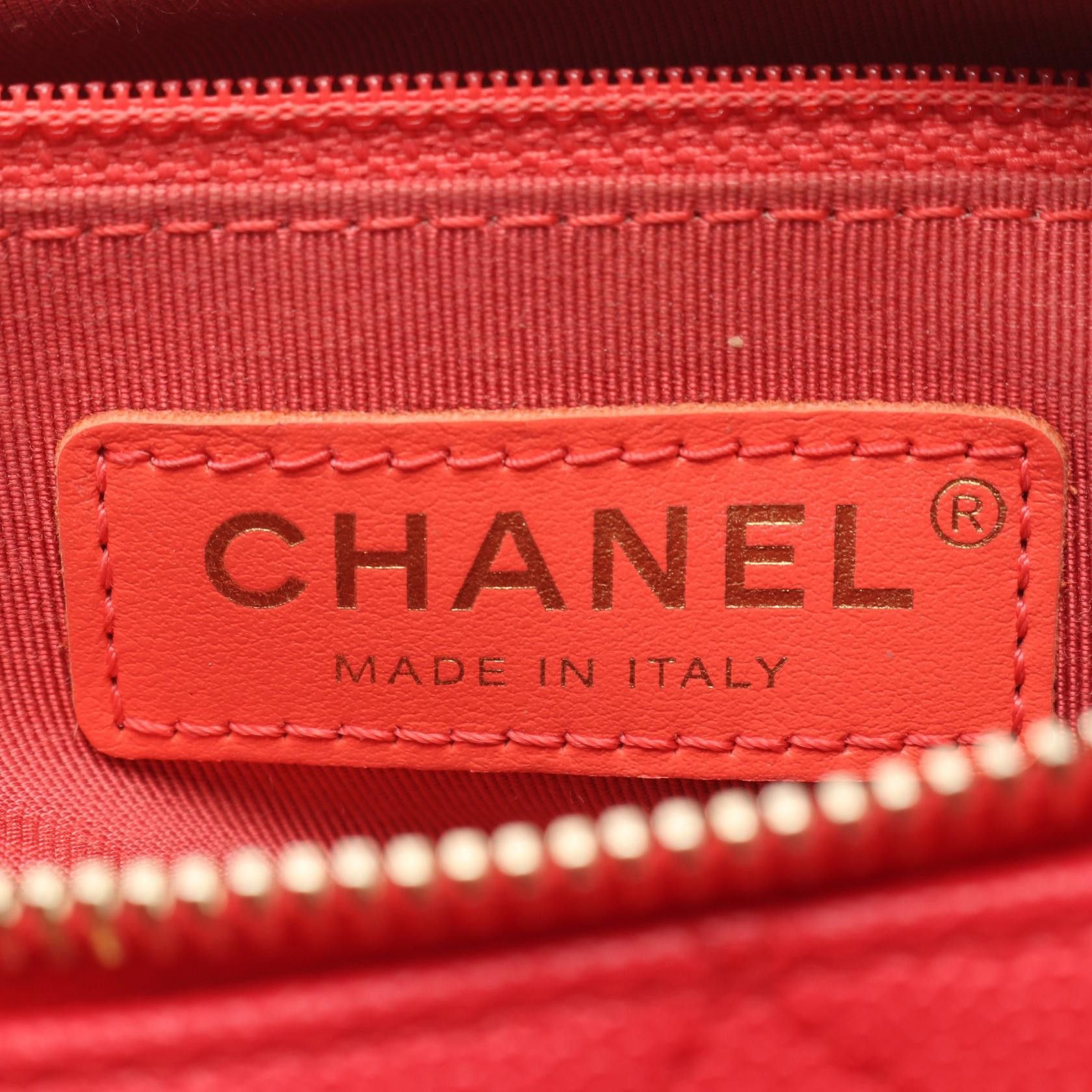 Chanel Chanel Chanel Matelasse Grained Calf Shoulder Bag Leather Shoulder Bag DUTY FREE for USA Size ONE SIZE - 4 Thumbnail