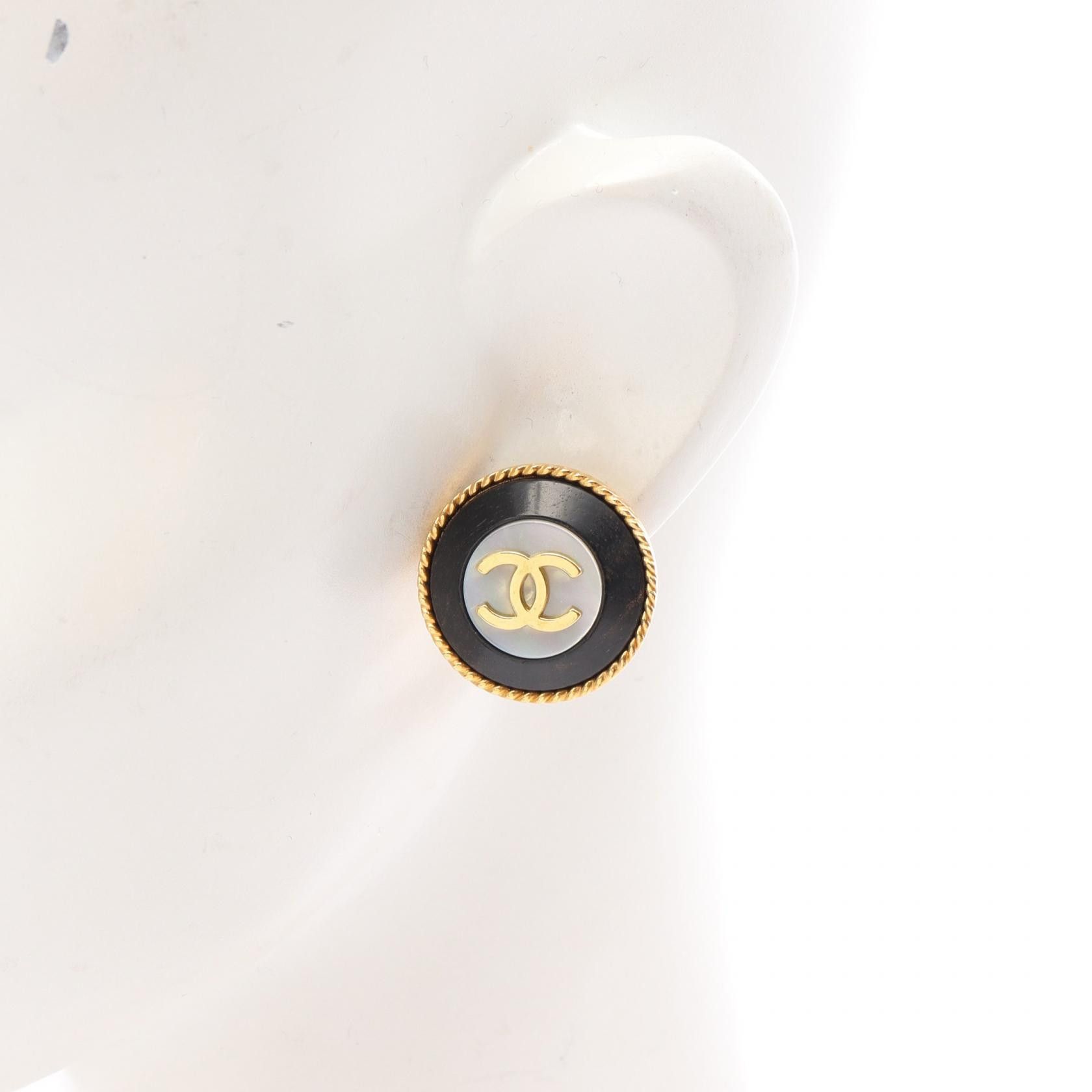 Chanel Chanel Chanel Coco Mark Round Shell Earrings Plastic / Synthetic Earrings DUTY FREE for USA Size ONE SIZE - 4 Thumbnail