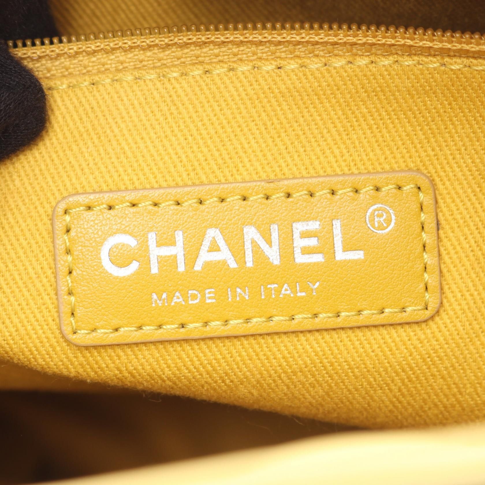 Chanel Chanel Chanel Matelasse Leather Bucket Bag Leather Shoulder Bag AS0577 DUTY FREE for USA Size ONE SIZE - 4 Thumbnail
