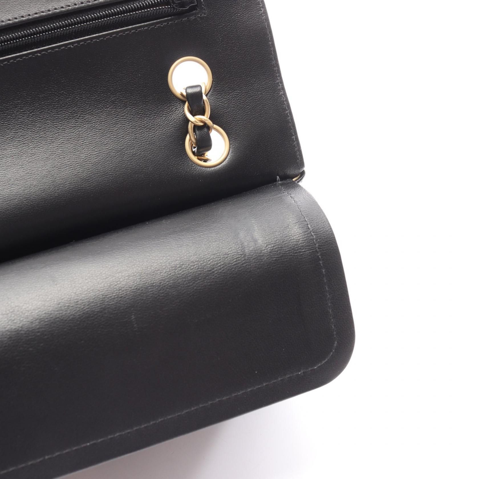 Chanel Chanel Chanel Matelasse Lambskin Shoulder Bag Leather Shoulder Bag A01112 DUTY FREE for USA Size ONE SIZE - 8 Thumbnail