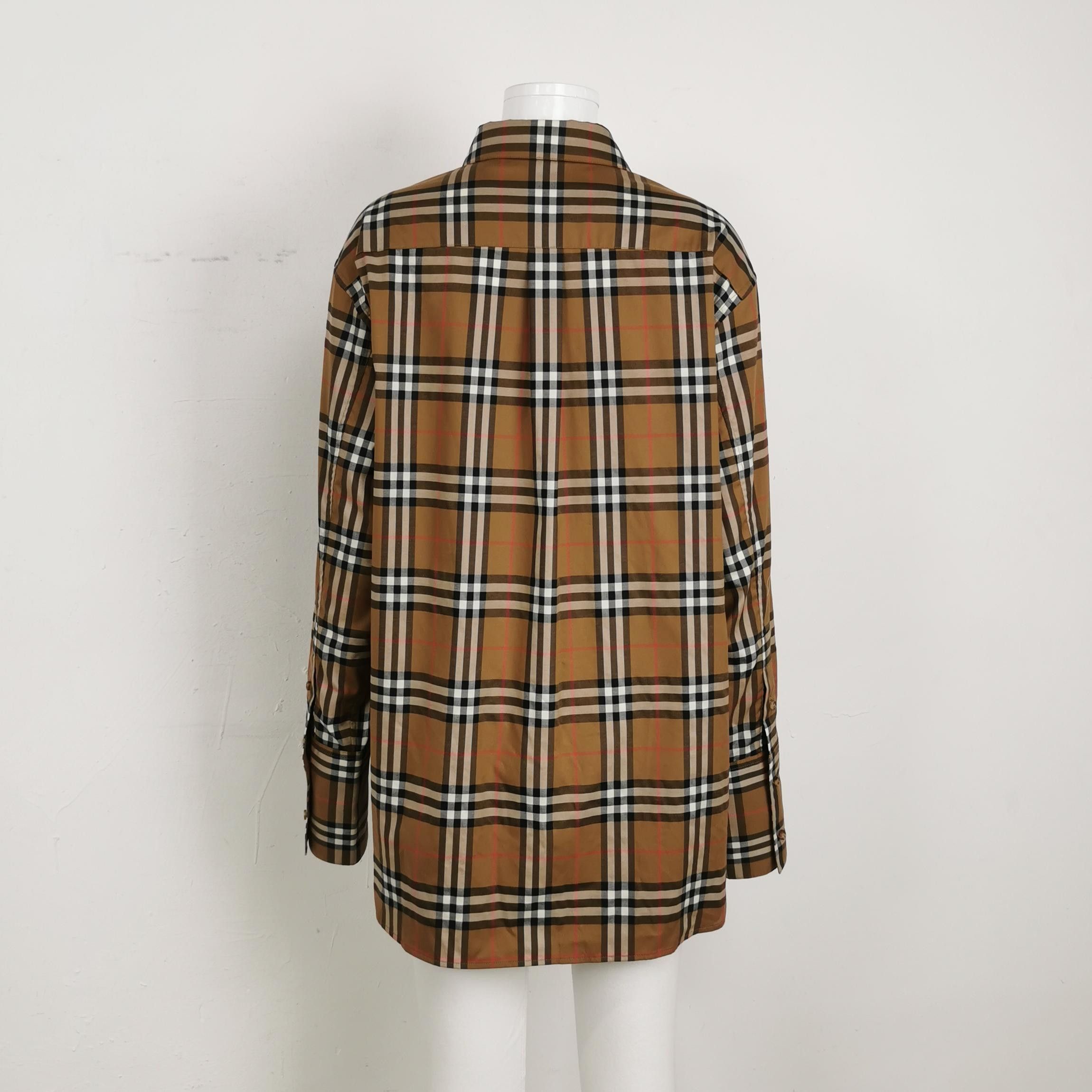 Burberry Burberry Women m Button Ups Size M / US 6-8 / IT 42-44 - 2 Thumbnail