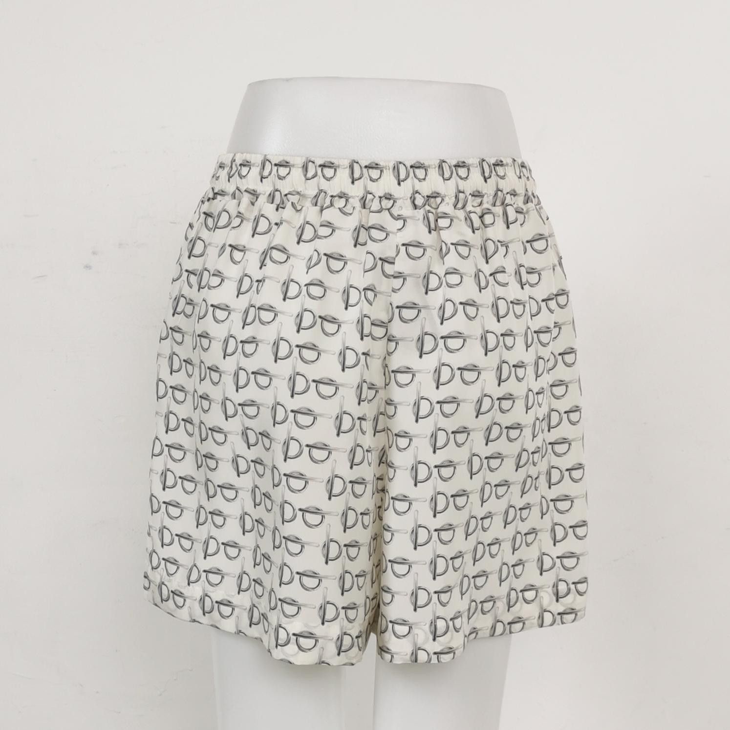 Burberry Burberry Women 26 Shorts Size 26" / US 2 / IT 38 - 2 Thumbnail