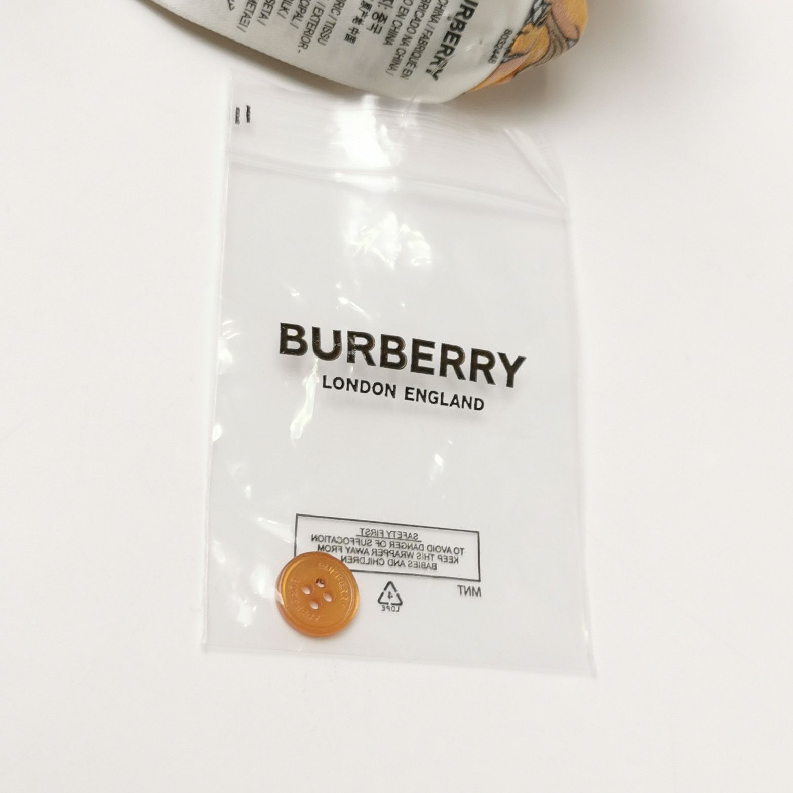 Burberry Burberry Women s Button Ups Size S / US 4 / IT 40 - 5 Thumbnail