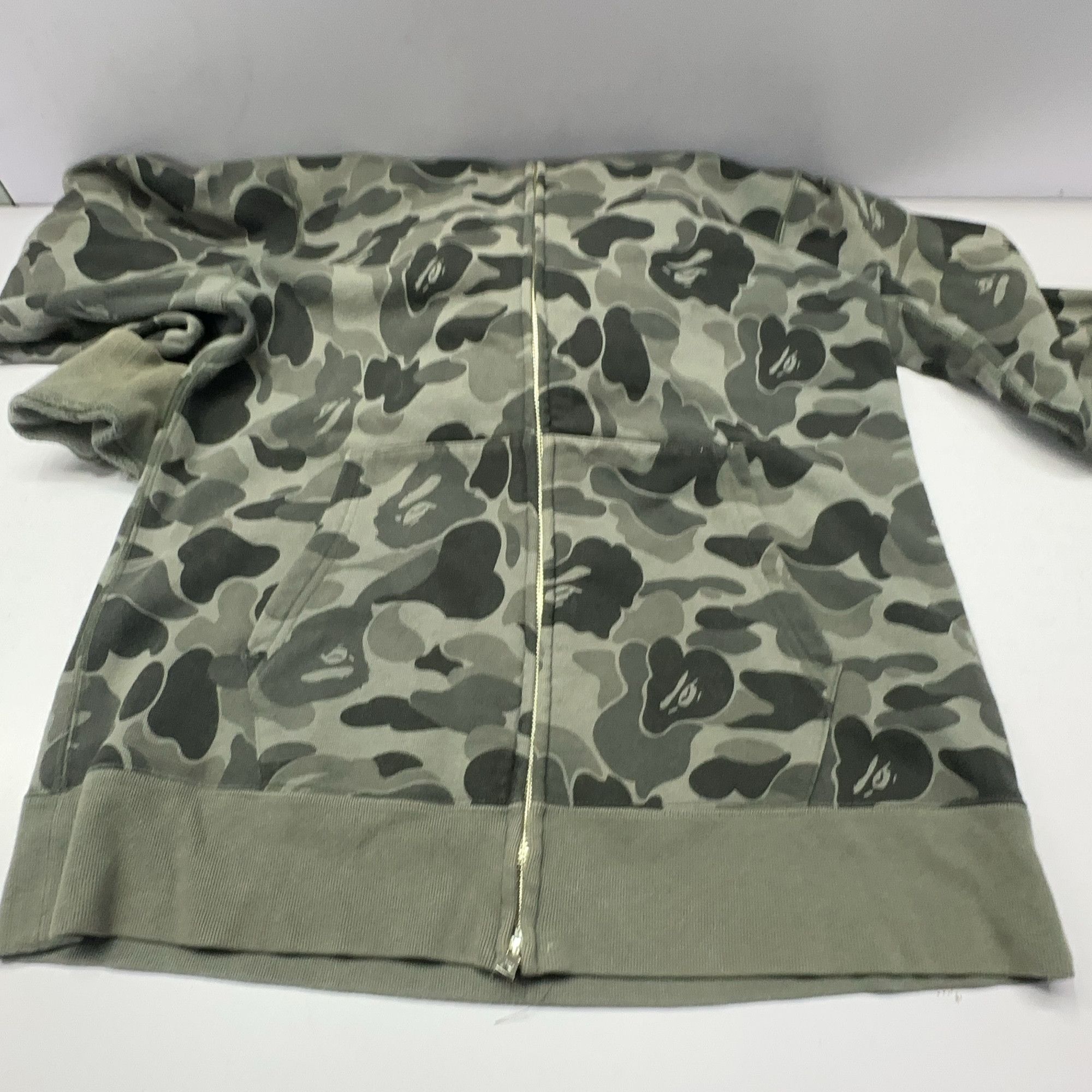 Bape A BATHING APE Camo Shark Full Zip Hoodie Size L Size US L / EU 52-54 / 3 - 11 Thumbnail