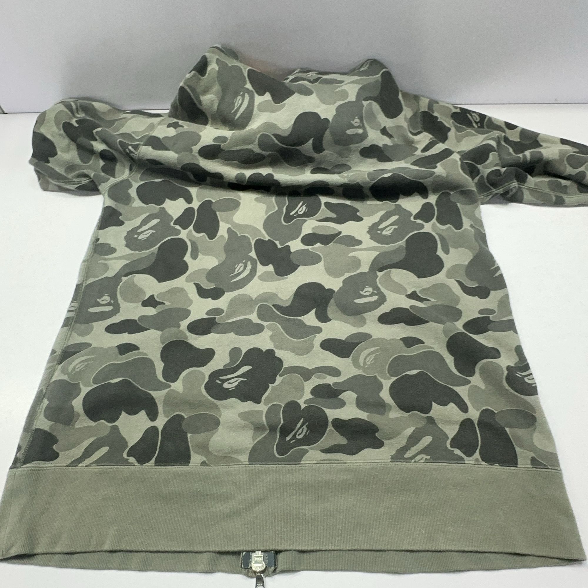 Bape A BATHING APE Camo Shark Full Zip Hoodie Size L Size US L / EU 52-54 / 3 - 13 Thumbnail
