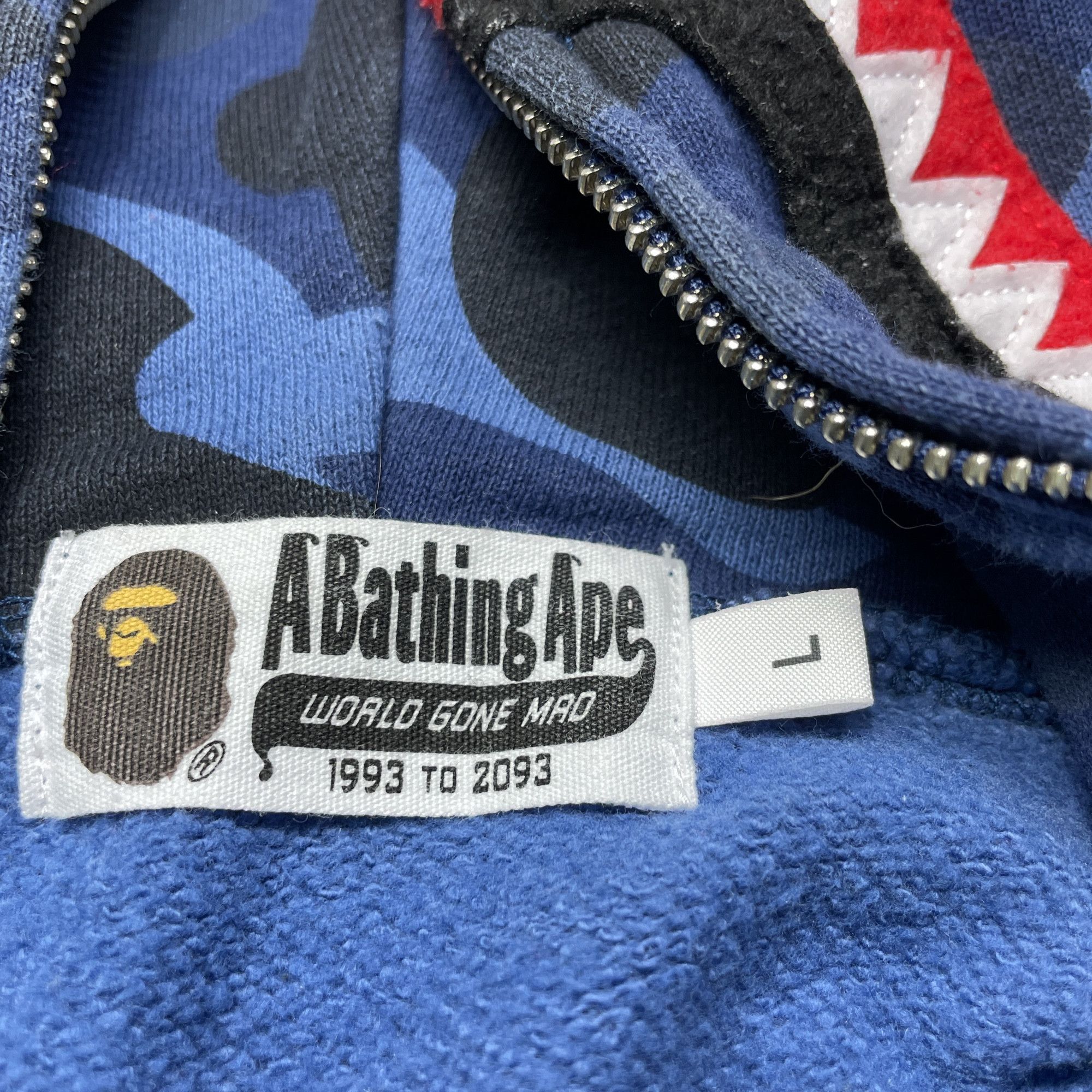 Bape A BATHING APE Blue Camo Shark Hoodie Size L Size US L / EU 52-54 / 3 - 3 Thumbnail