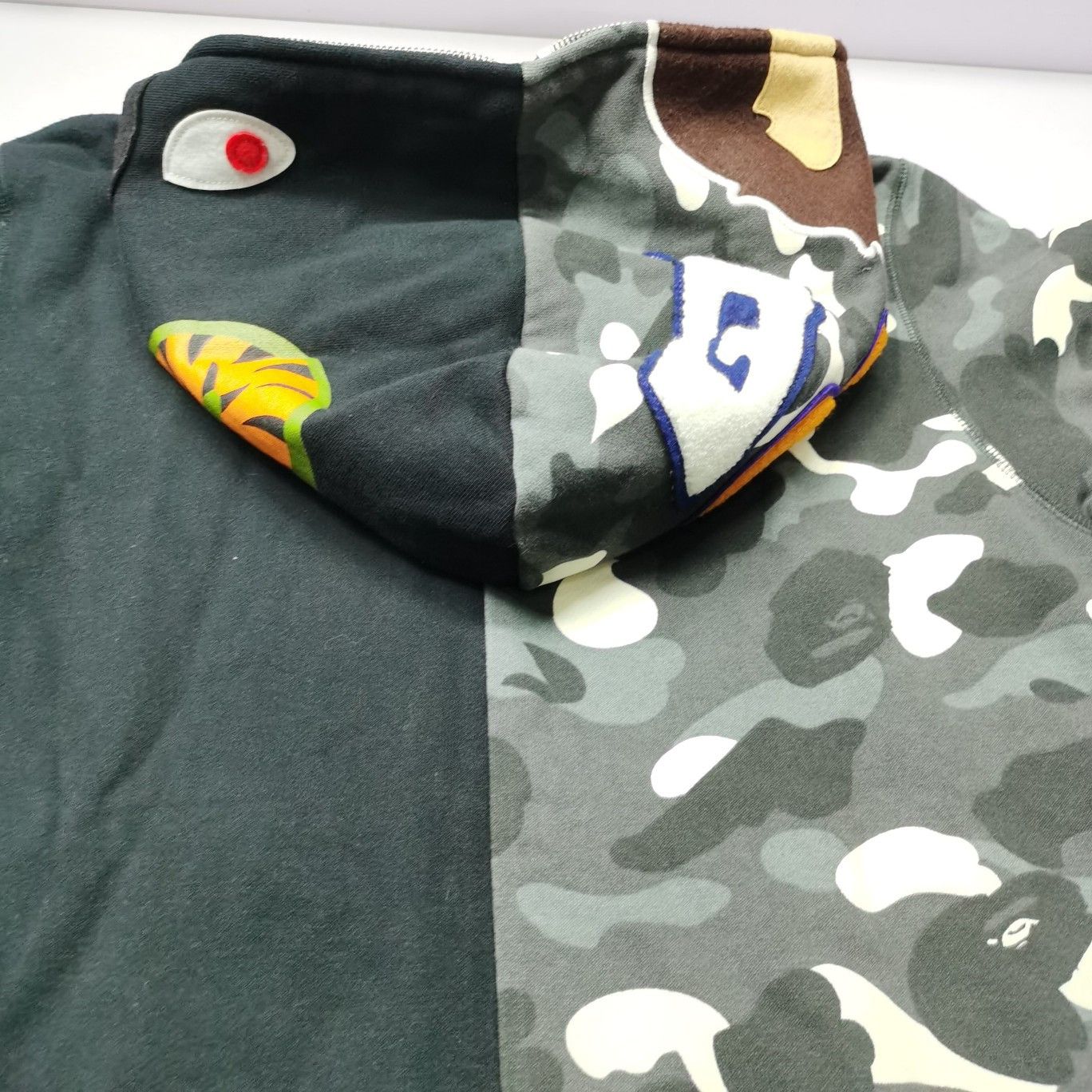 Bape A Bathing Ape Split Camo Full Zip Hoodie Size L Size US L / EU 52-54 / 3 - 11 Thumbnail