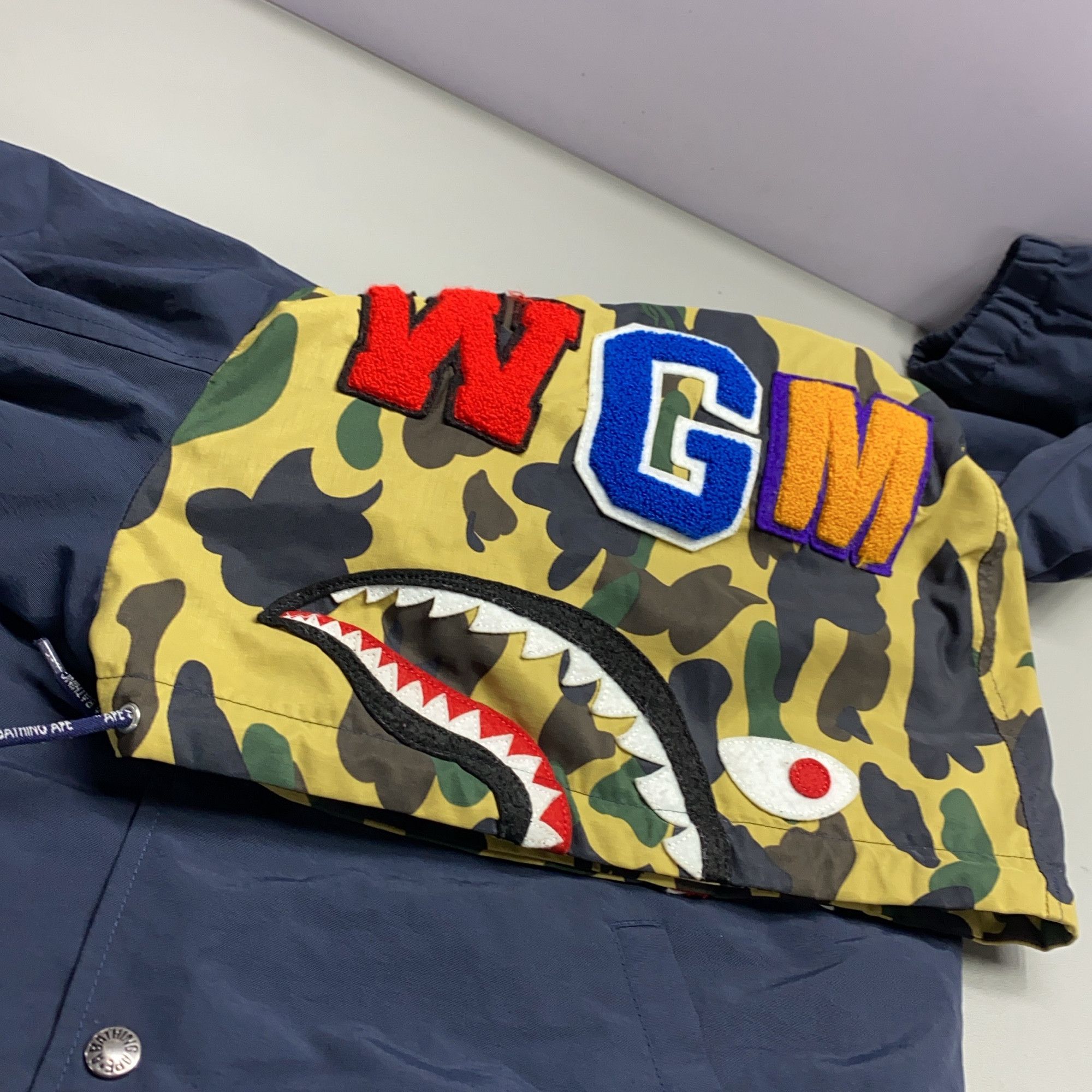 Bape A BATHING APE Camo Shark Hooded Coach Jacket Size L Size US L / EU 52-54 / 3 - 9 Thumbnail