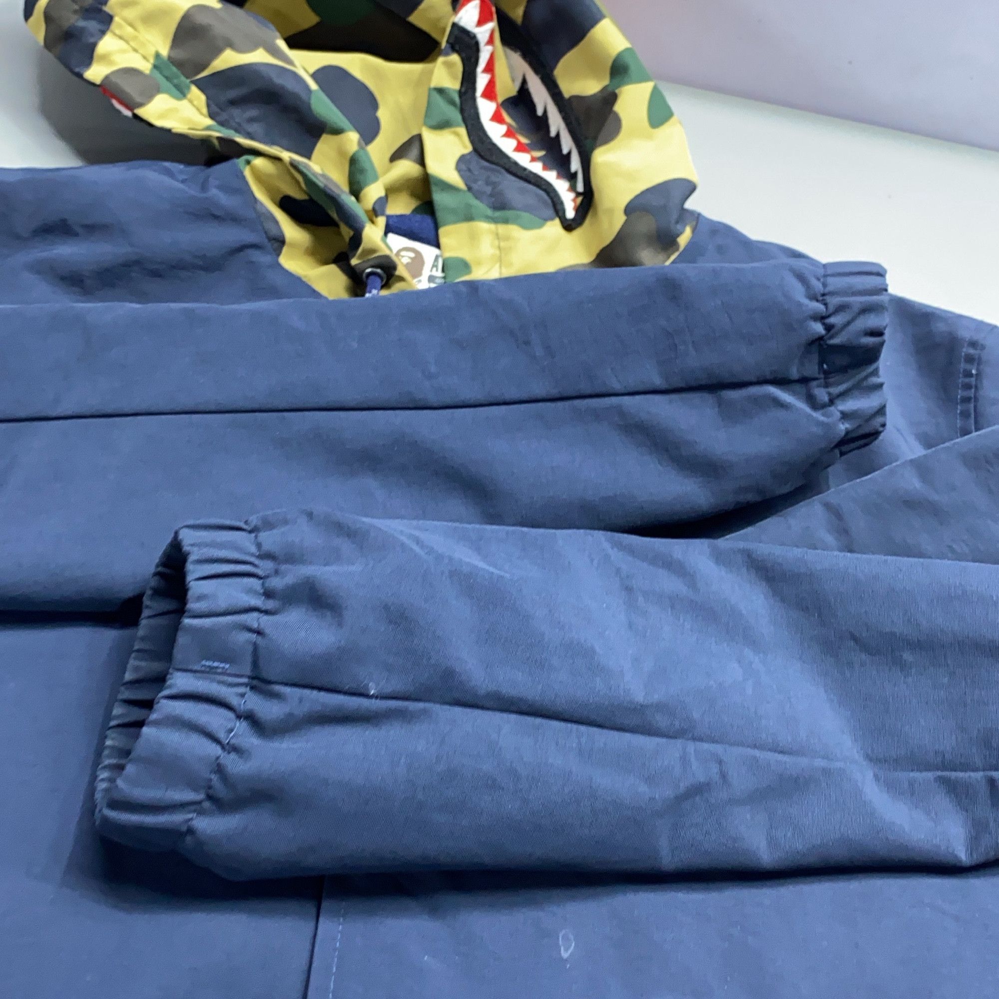 Bape A BATHING APE Camo Shark Hooded Coach Jacket Size L Size US L / EU 52-54 / 3 - 16 Thumbnail