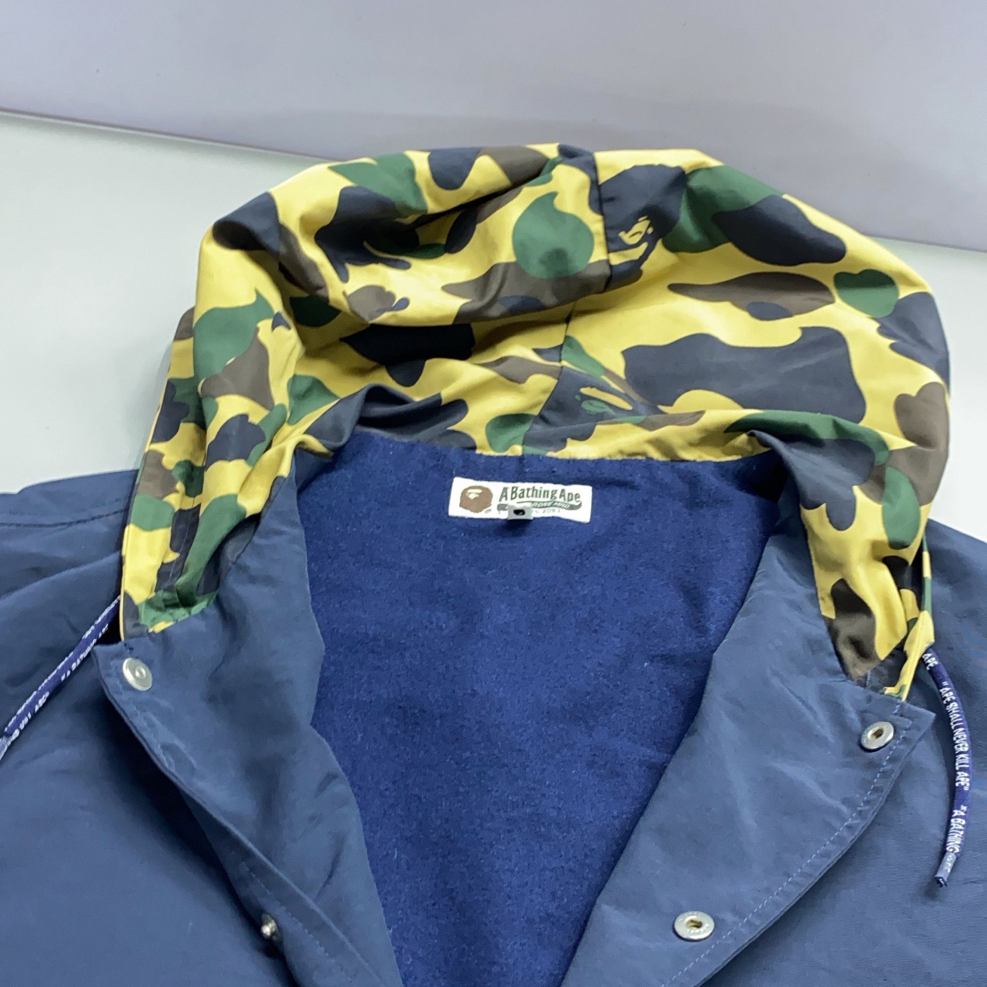 Bape A BATHING APE Camo Shark Hooded Coach Jacket Size L Size US L / EU 52-54 / 3 - 11 Thumbnail