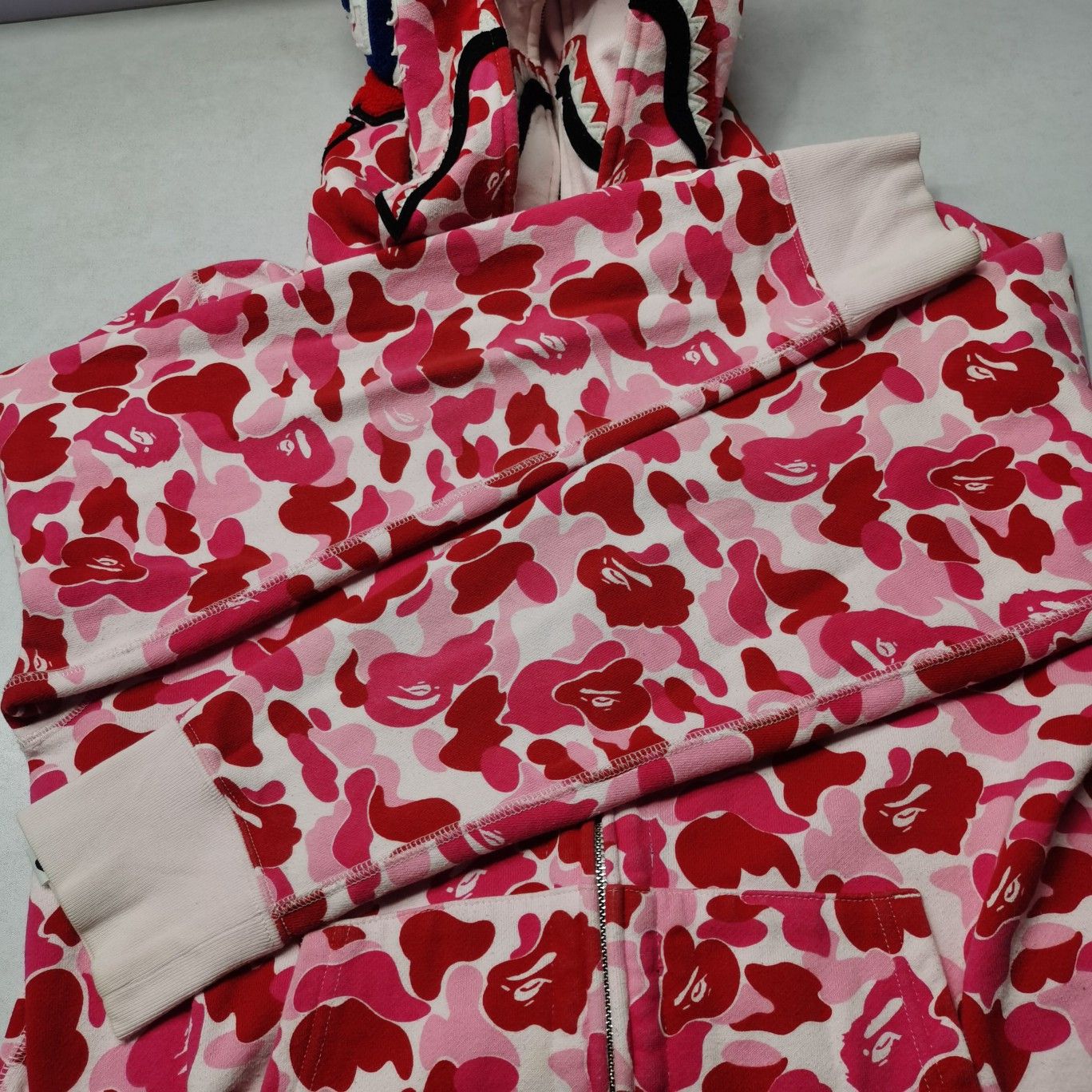 Bape A Bathing Ape Pink Camo Shark Hoodie Size M Size US M / EU 48-50 / 2 - 7 Thumbnail