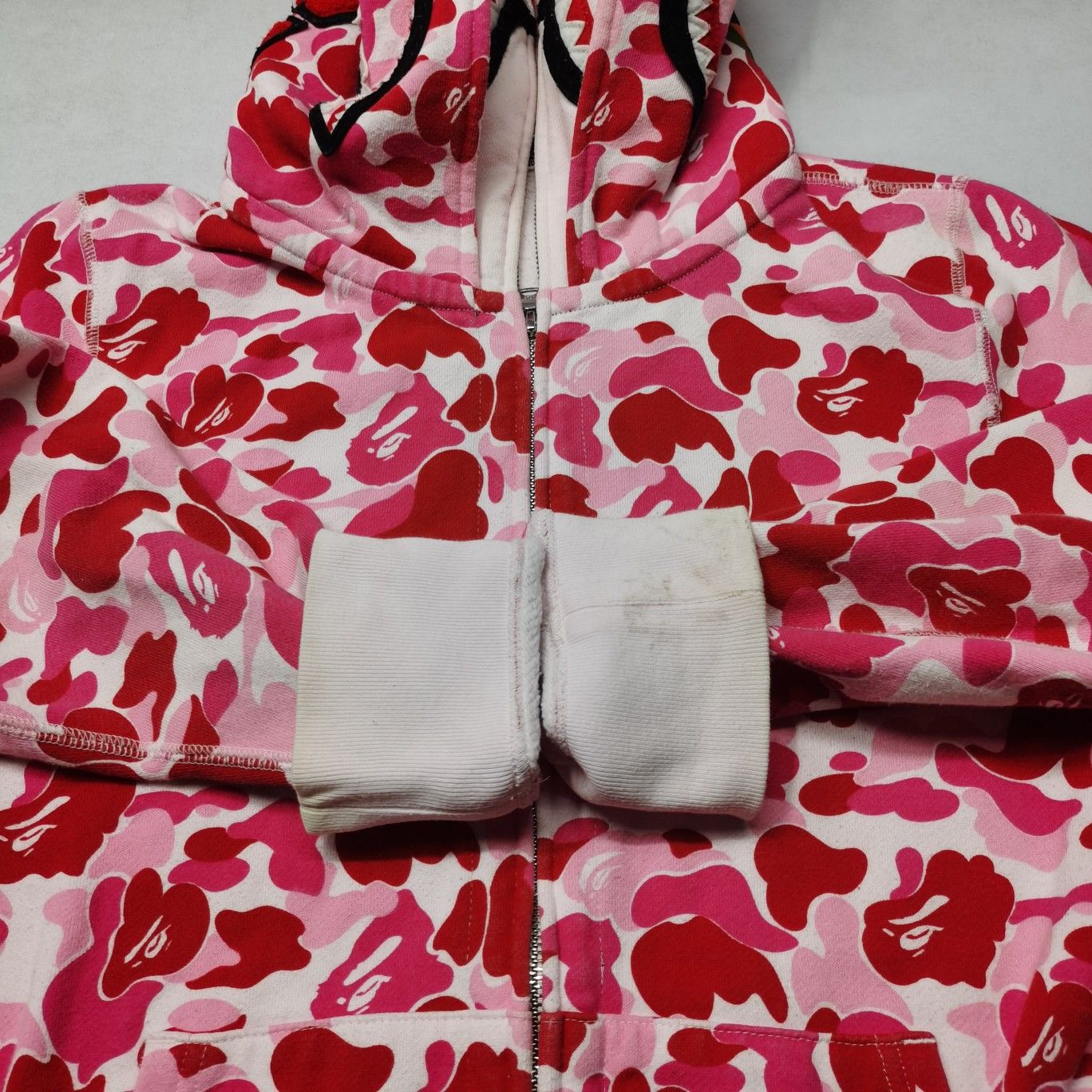 Bape A Bathing Ape Pink Camo Shark Hoodie Size M Size US M / EU 48-50 / 2 - 14 Thumbnail