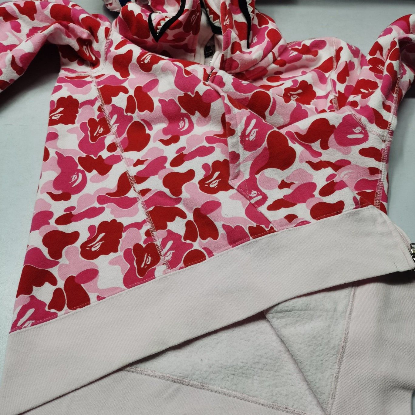 Bape A Bathing Ape Pink Camo Shark Hoodie Size M Size US M / EU 48-50 / 2 - 15 Thumbnail