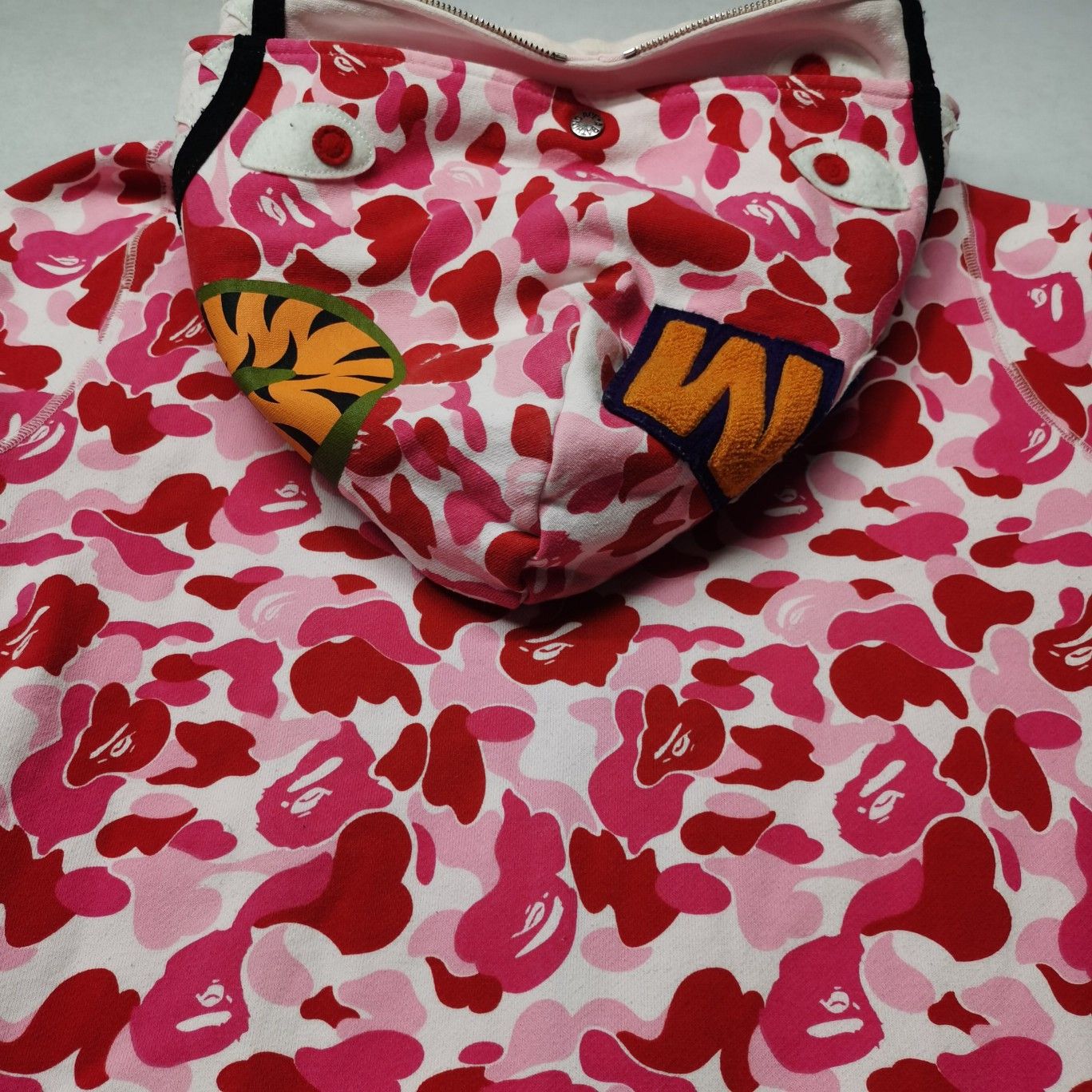 Bape A Bathing Ape Pink Camo Shark Hoodie Size M Size US M / EU 48-50 / 2 - 5 Thumbnail