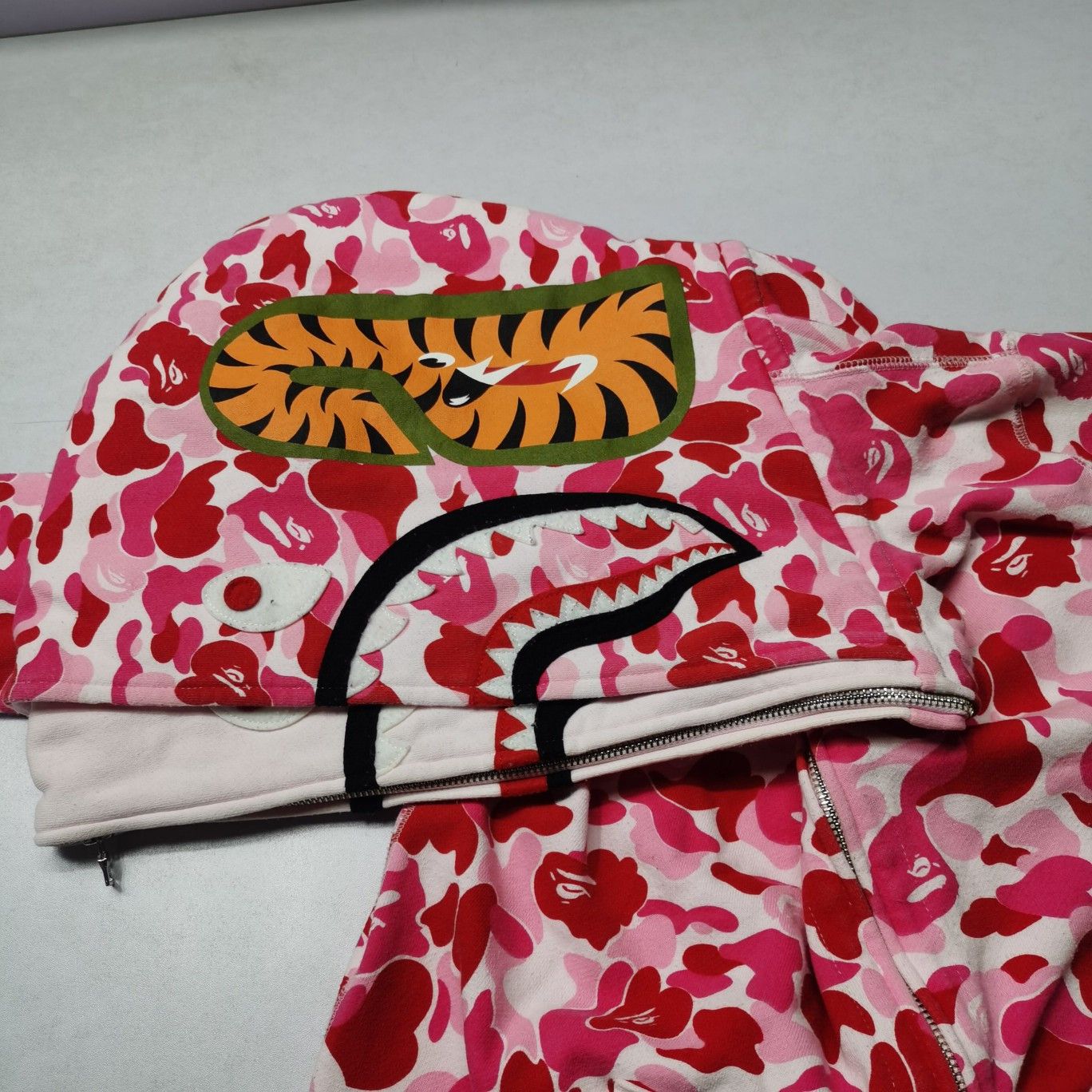Bape A Bathing Ape Pink Camo Shark Hoodie Size M Size US M / EU 48-50 / 2 - 10 Thumbnail