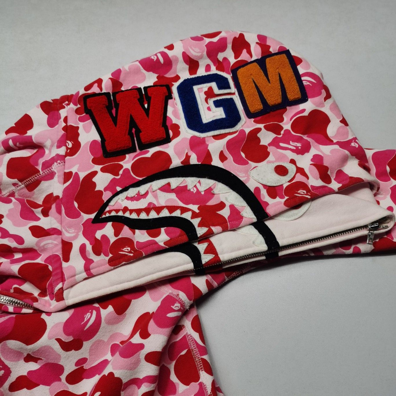 Bape A Bathing Ape Pink Camo Shark Hoodie Size M Size US M / EU 48-50 / 2 - 6 Thumbnail