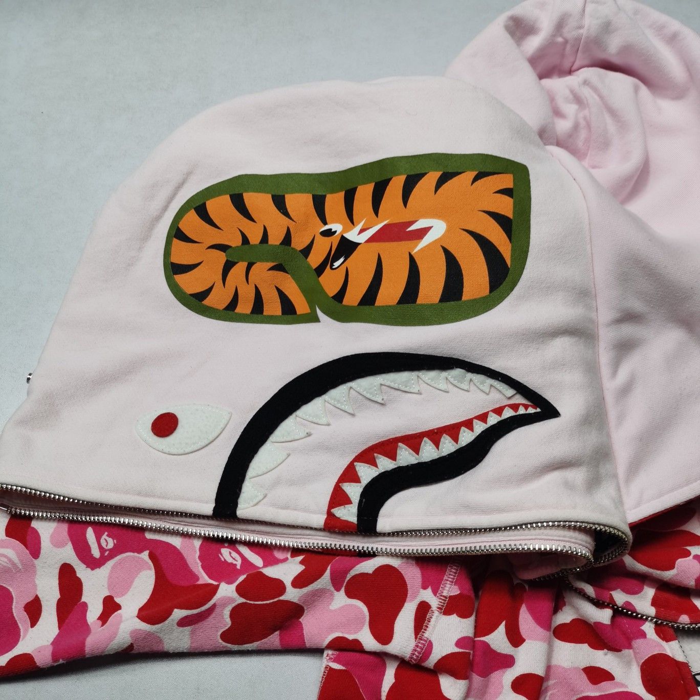 Bape A Bathing Ape Pink Camo Shark Hoodie Size M Size US M / EU 48-50 / 2 - 12 Thumbnail
