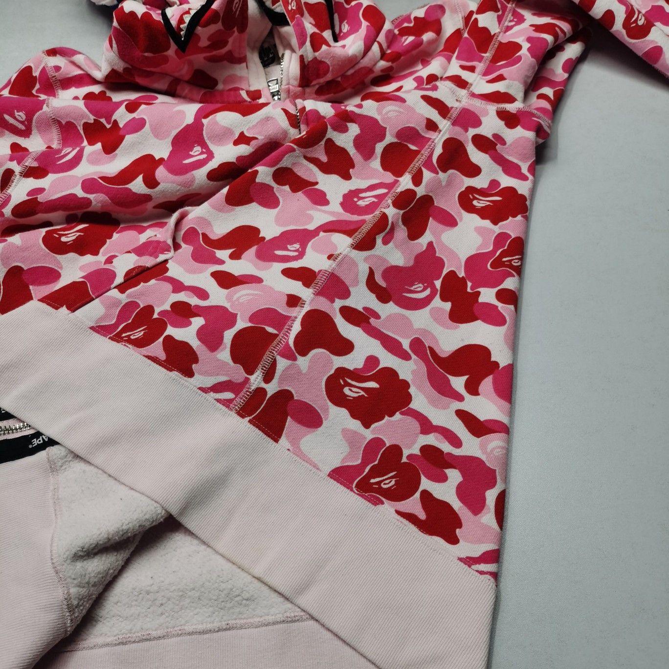 Bape A Bathing Ape Pink Camo Shark Hoodie Size M Size US M / EU 48-50 / 2 - 9 Thumbnail