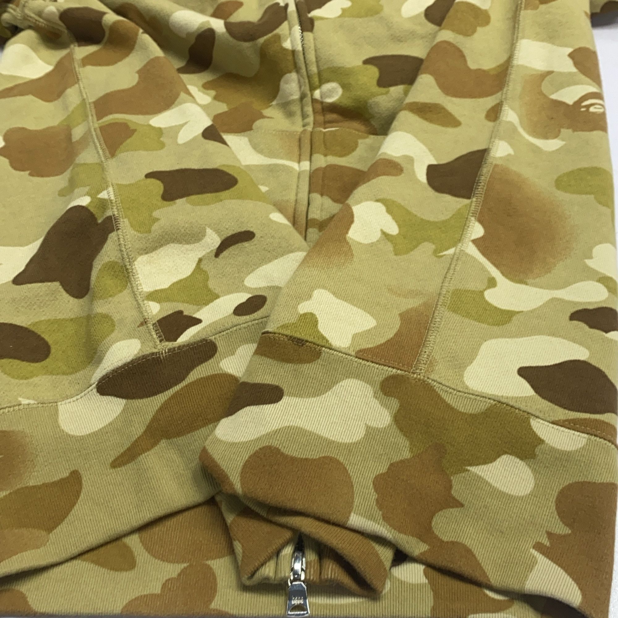 Bape A Bathing Ape Camo Shark Full Zip Hoodie Size M Size US M / EU 48-50 / 2 - 13 Thumbnail