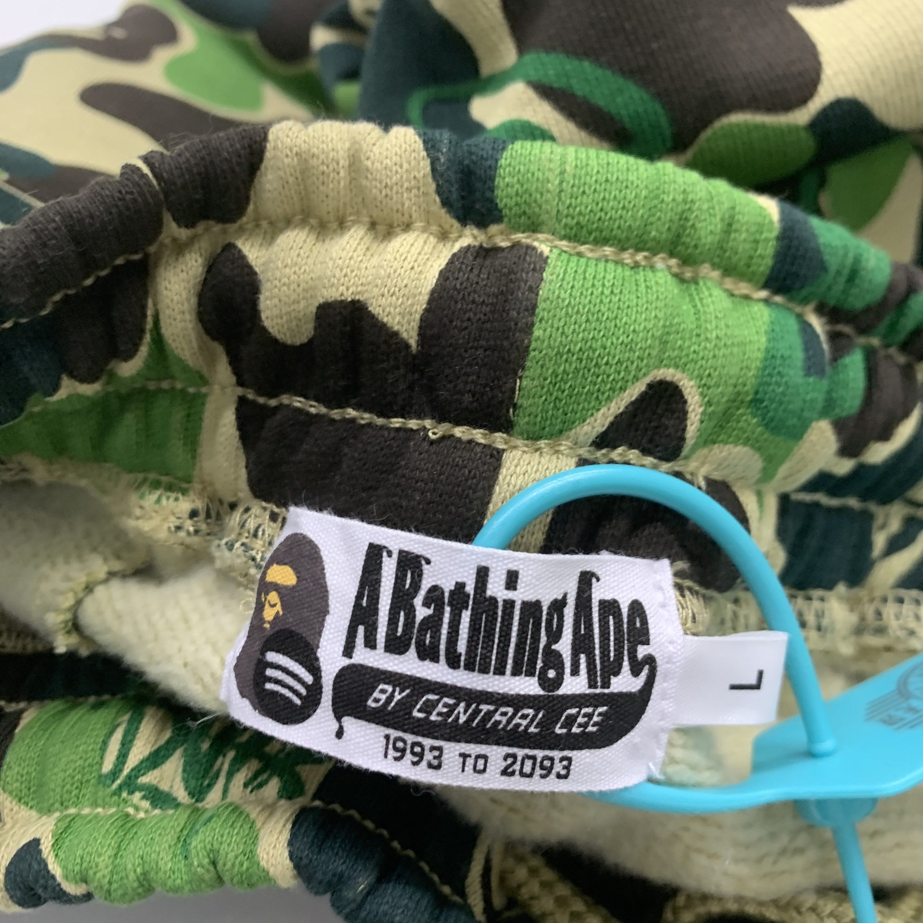 Bape A Bathing Ape x Spotify x Syna Camo Sweatpants L Size US 34 / EU 50 - 2 Thumbnail