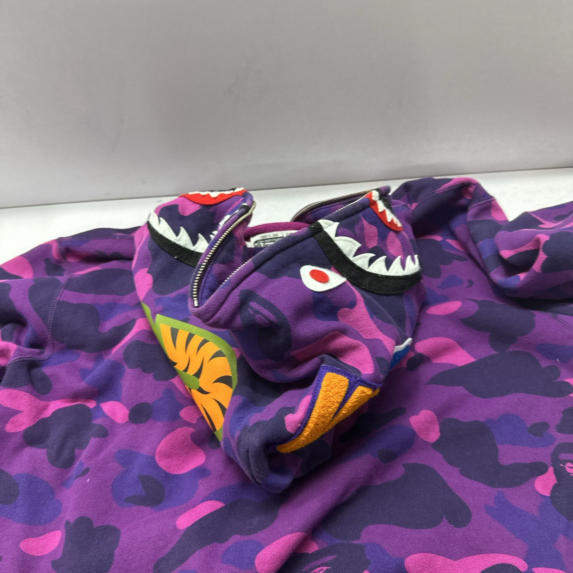 Bape A BATHING APE Color Camo Shark Hoodie Size M Size US M / EU 48-50 / 2 - 5 Thumbnail