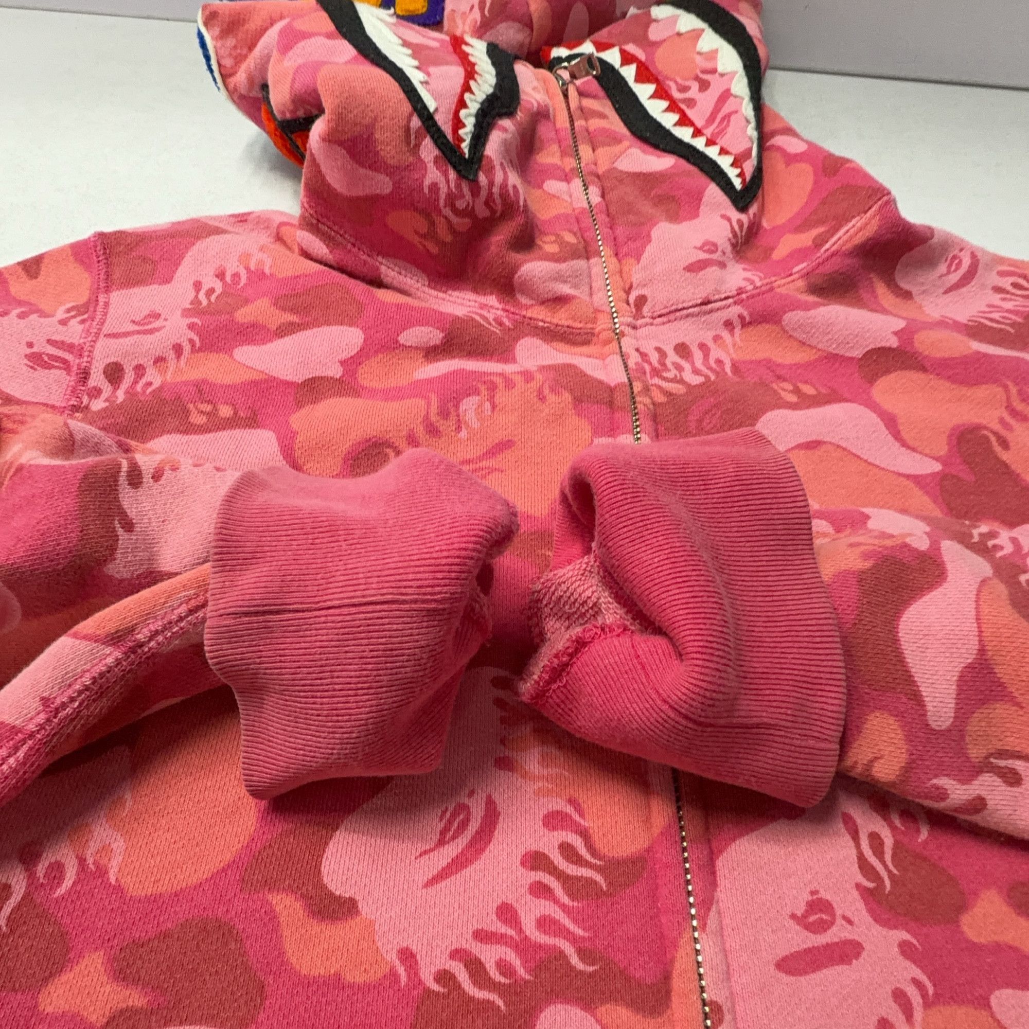 Bape A Bathing Ape Pink Flame Camo Shark Hoodie Size L Size US L / EU 52-54 / 3 - 11 Thumbnail