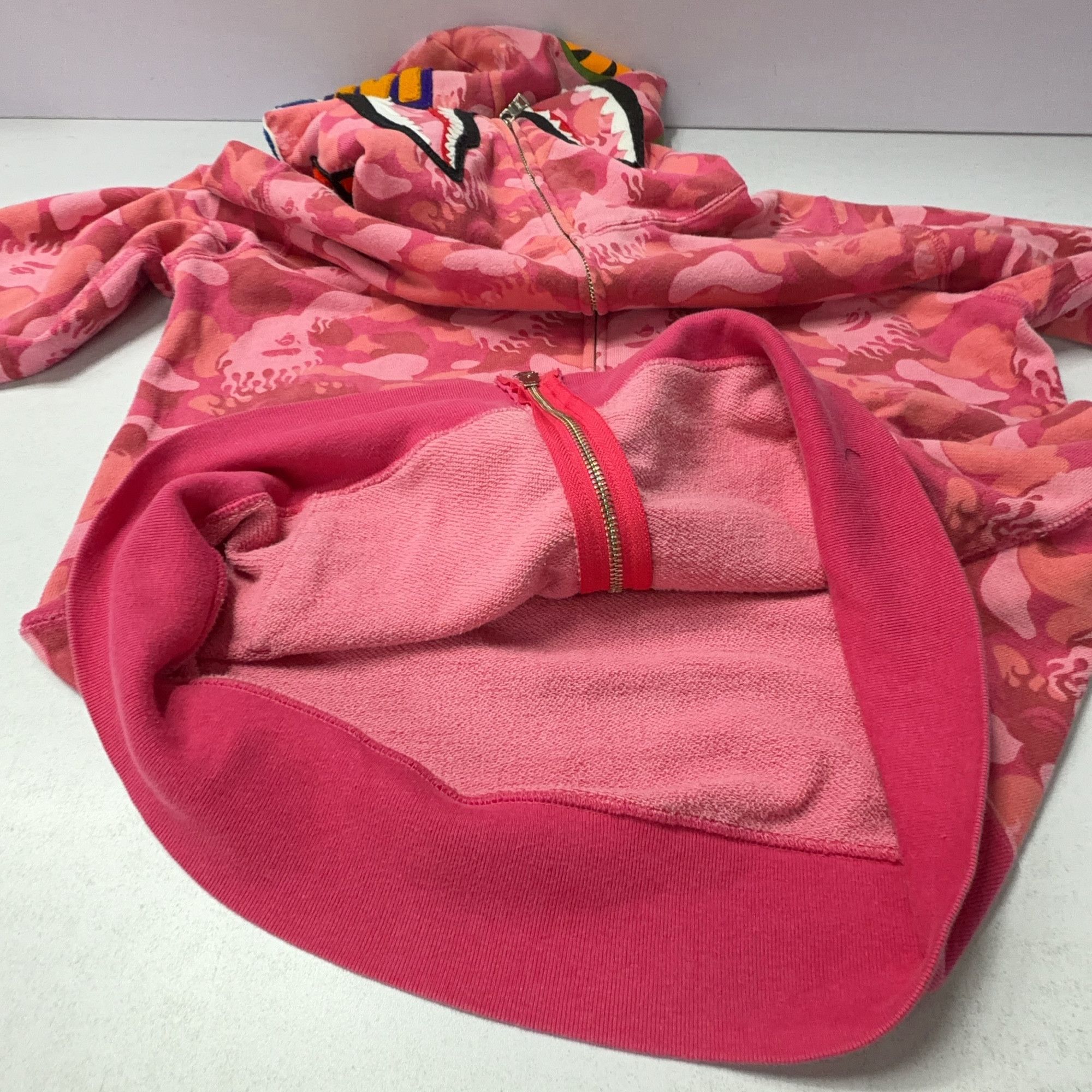 Bape A Bathing Ape Pink Flame Camo Shark Hoodie Size L Size US L / EU 52-54 / 3 - 13 Thumbnail