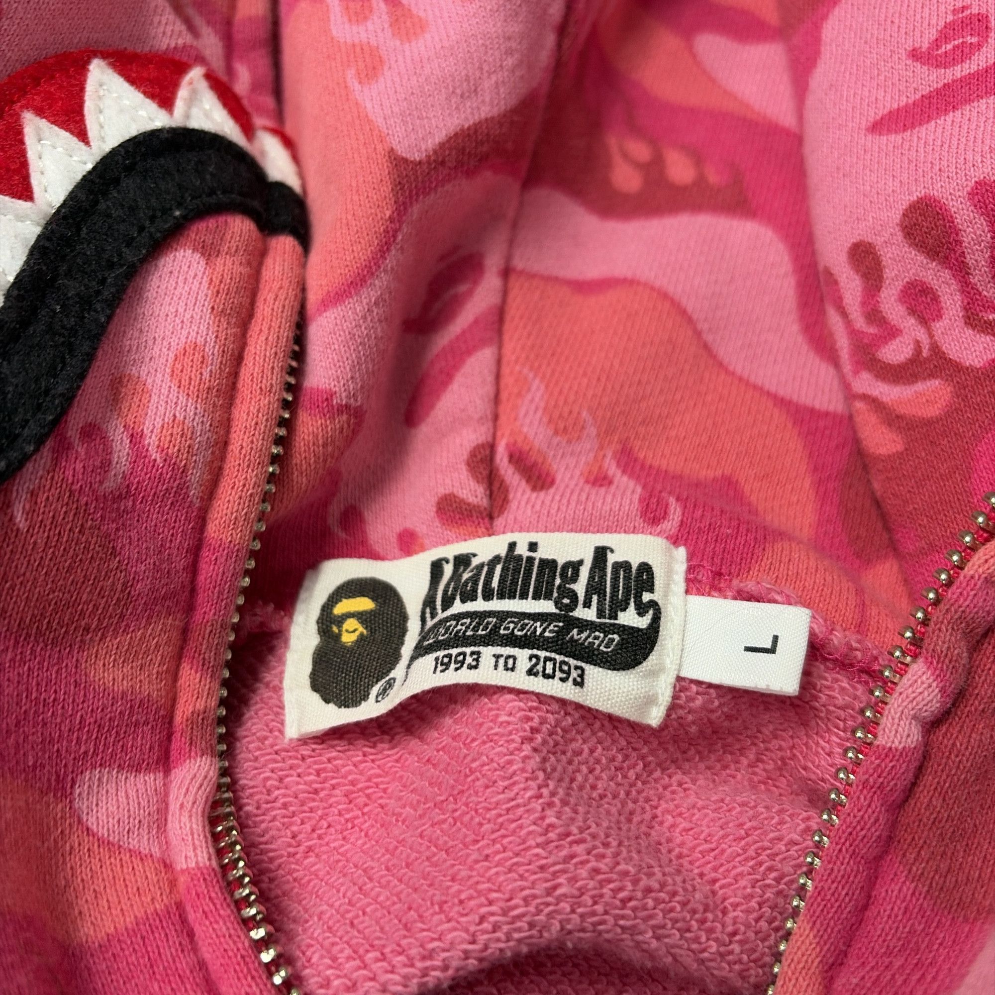 Bape A Bathing Ape Pink Flame Camo Shark Hoodie Size L Size US L / EU 52-54 / 3 - 5 Thumbnail