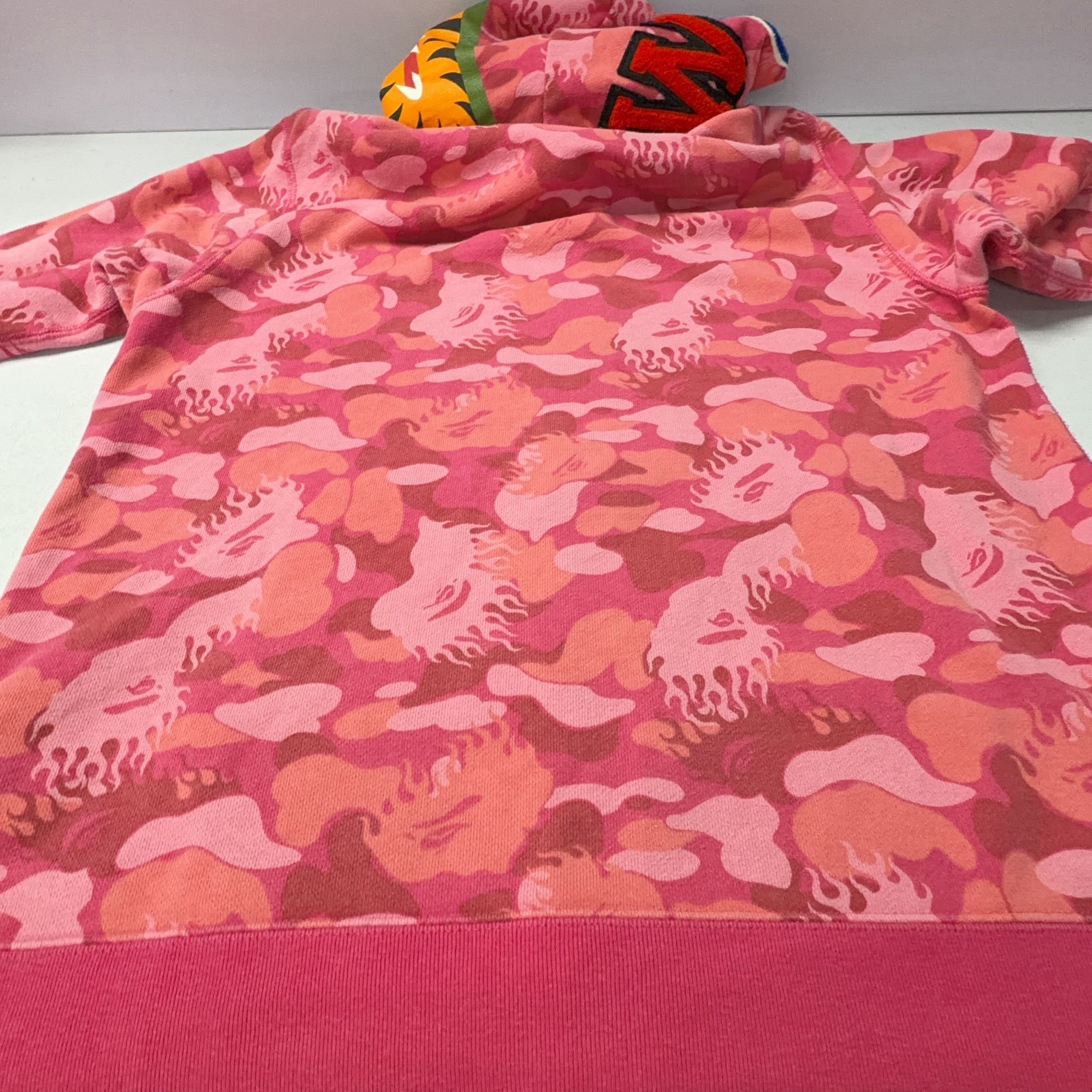 Bape A Bathing Ape Pink Flame Camo Shark Hoodie Size L Size US L / EU 52-54 / 3 - 14 Thumbnail