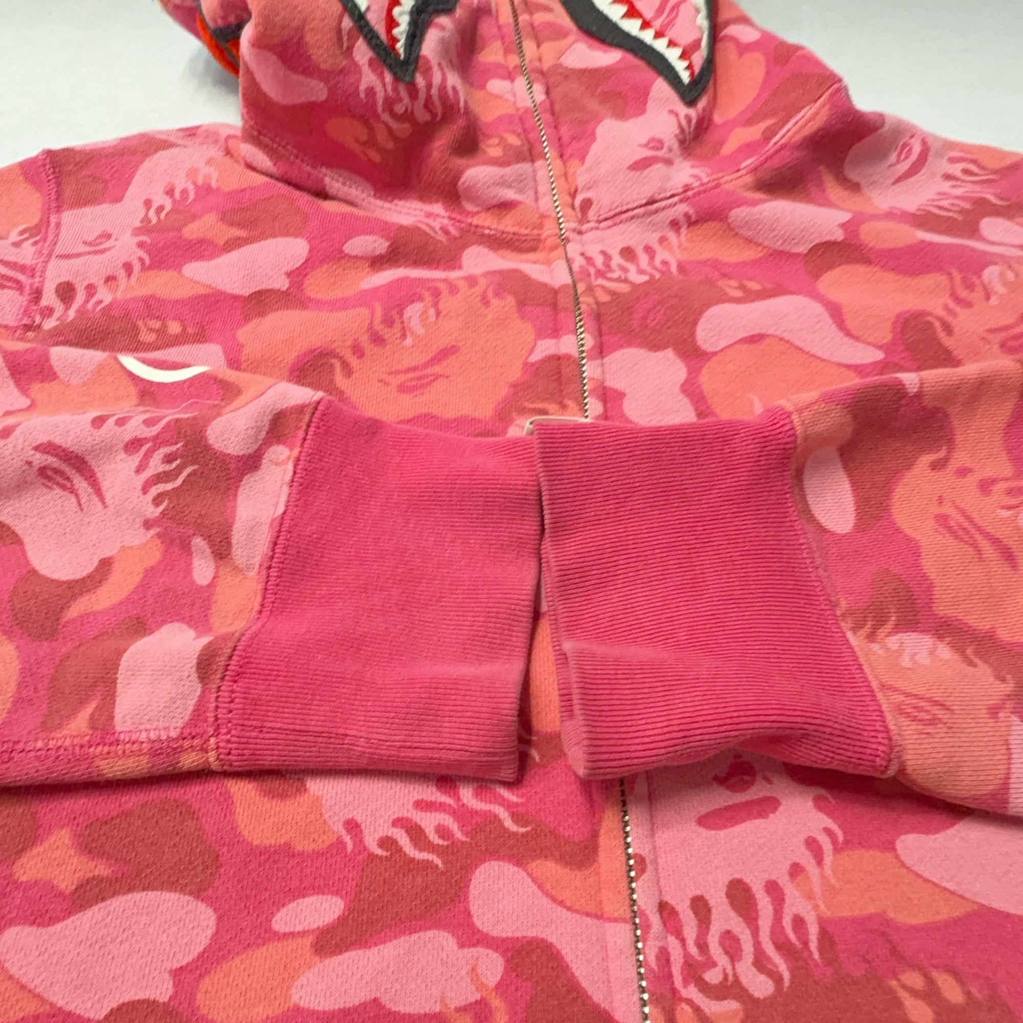 Bape A Bathing Ape Pink Flame Camo Shark Hoodie Size L Size US L / EU 52-54 / 3 - 10 Thumbnail