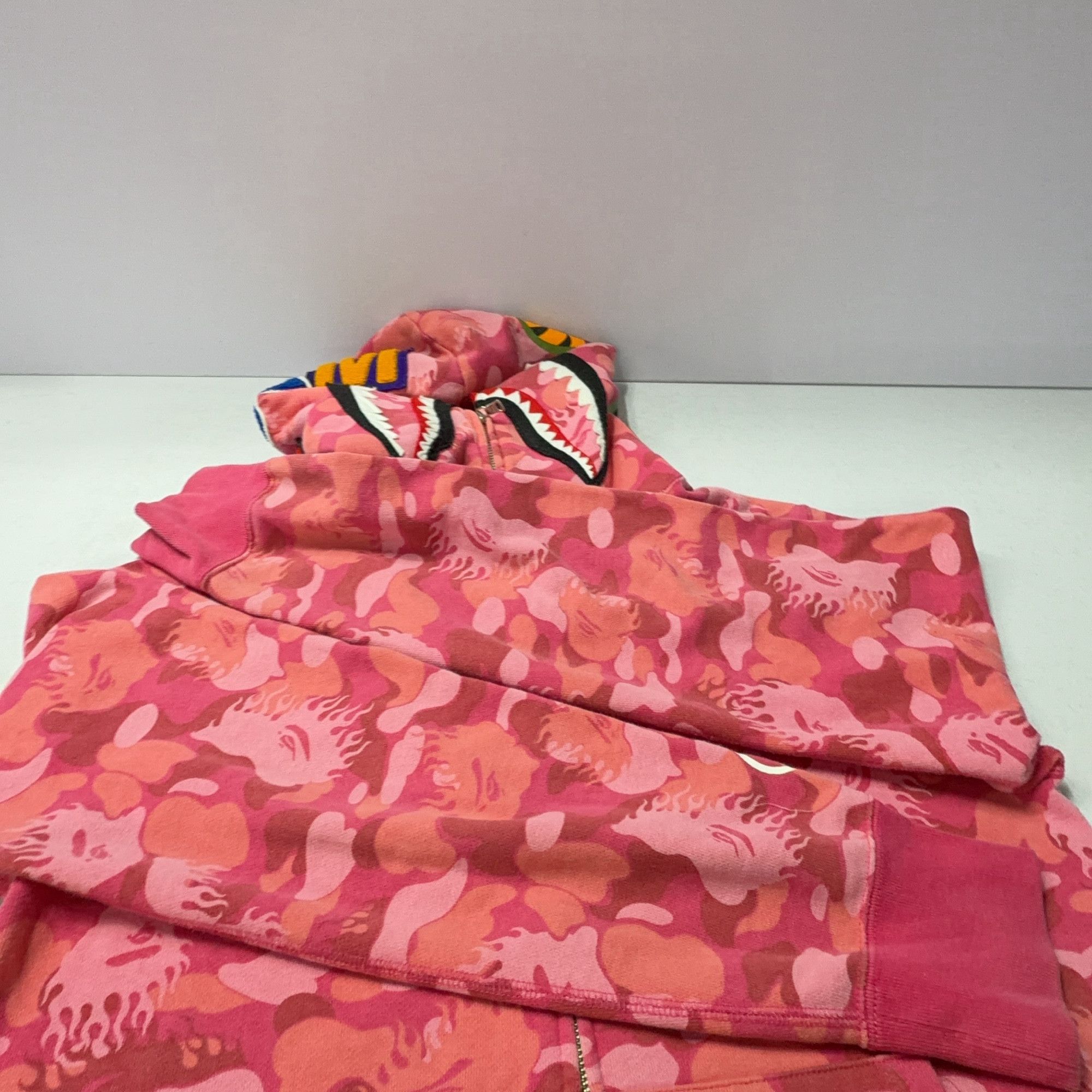 Bape A Bathing Ape Pink Flame Camo Shark Hoodie Size L Size US L / EU 52-54 / 3 - 9 Thumbnail