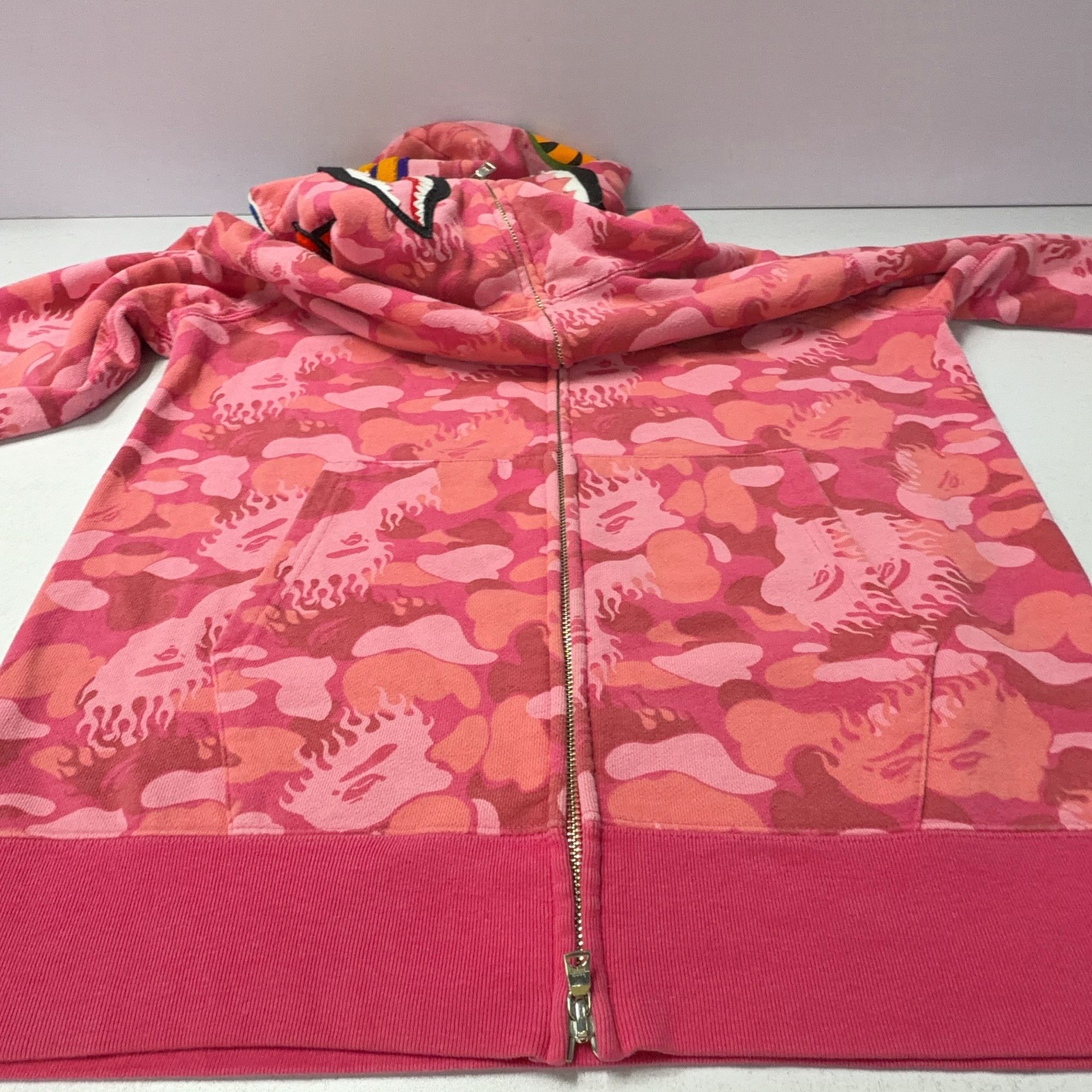 Bape A Bathing Ape Pink Flame Camo Shark Hoodie Size L Size US L / EU 52-54 / 3 - 12 Thumbnail