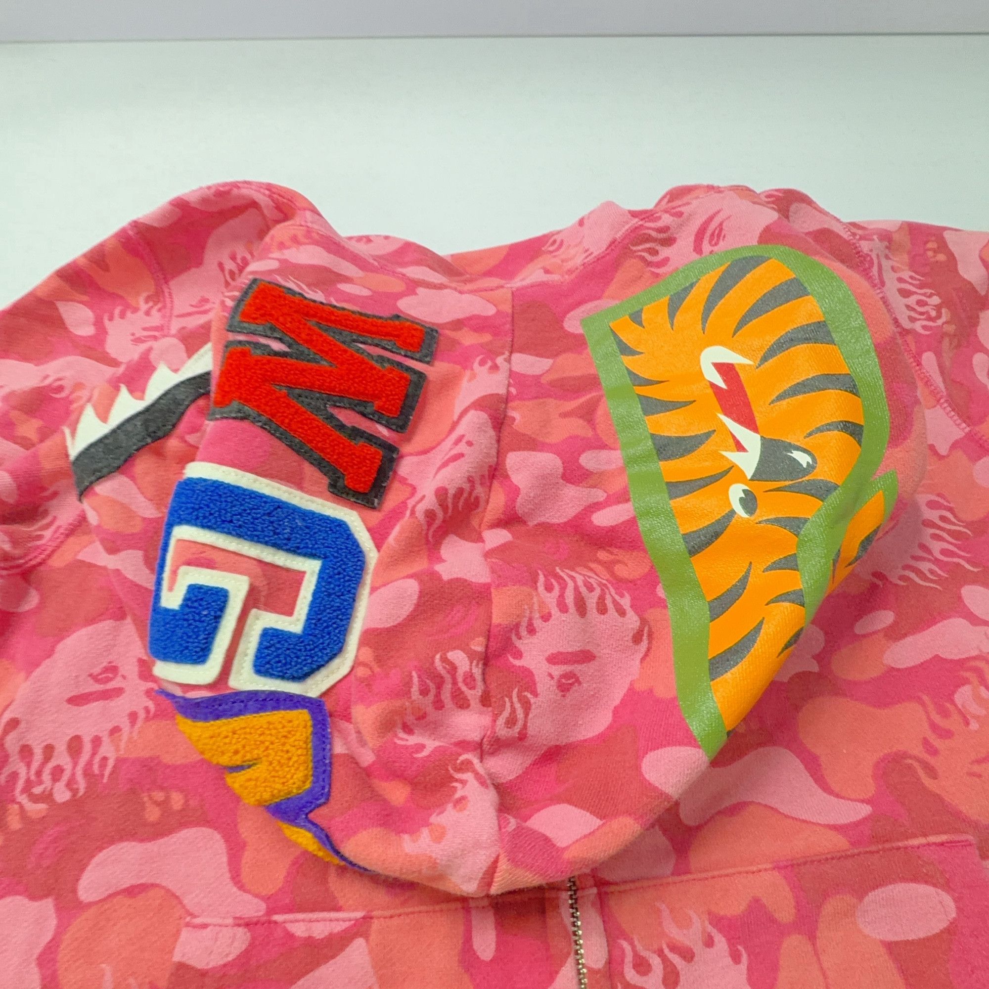 Bape A Bathing Ape Pink Flame Camo Shark Hoodie Size L Size US L / EU 52-54 / 3 - 7 Thumbnail