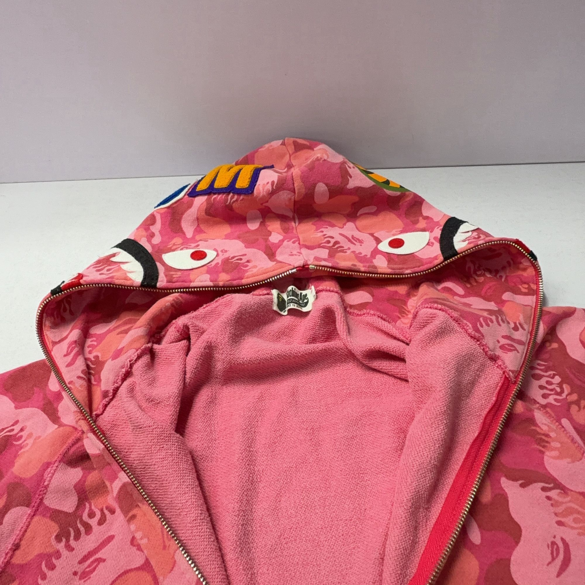 Bape A Bathing Ape Pink Flame Camo Shark Hoodie Size L Size US L / EU 52-54 / 3 - 8 Thumbnail