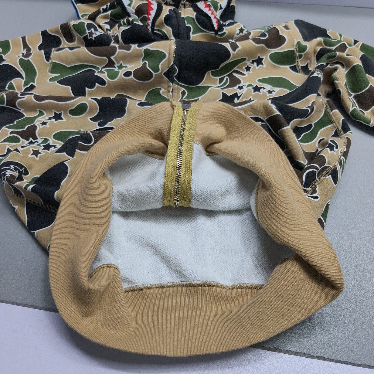 Bape A BATHING APE Camo Shark Zip Hoodie Size S Size US S / EU 44-46 / 1 - 13 Thumbnail