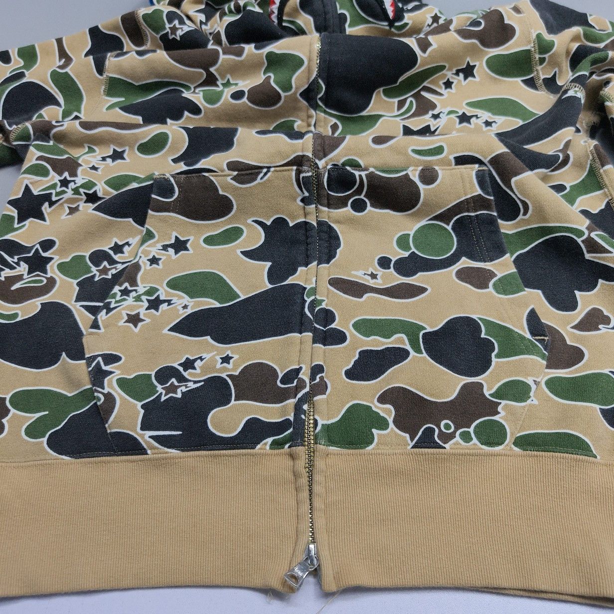 Bape A BATHING APE Camo Shark Zip Hoodie Size S Size US S / EU 44-46 / 1 - 12 Thumbnail