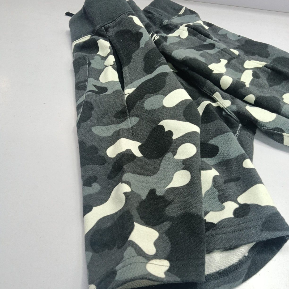 Bape A Bathing Ape Camo Sweat Shorts Size S Size US 30 / EU 46 - 9 Thumbnail