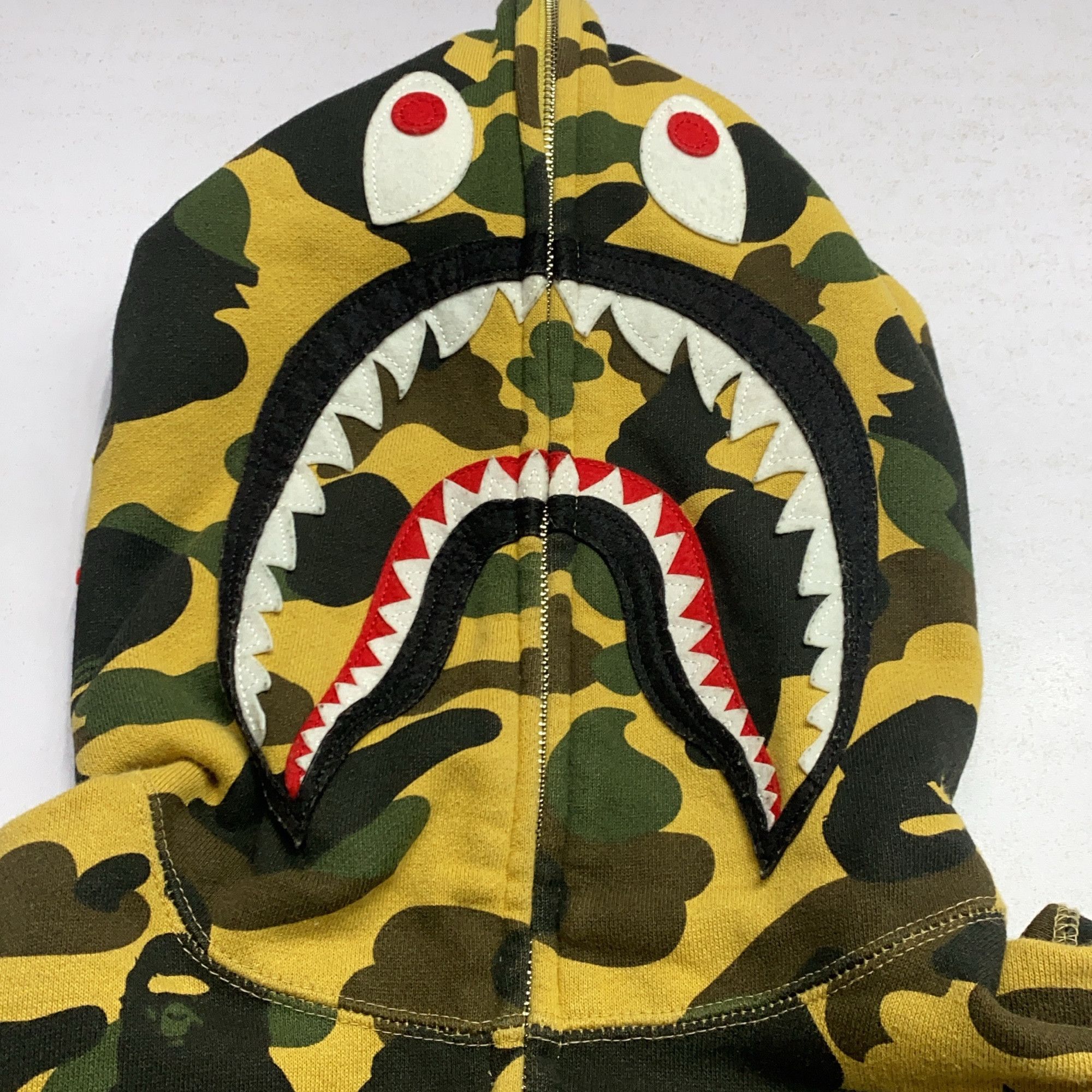 Bape A Bathing Ape 1st Camo Shark Hoodie Size M Size US M / EU 48-50 / 2 - 7 Thumbnail