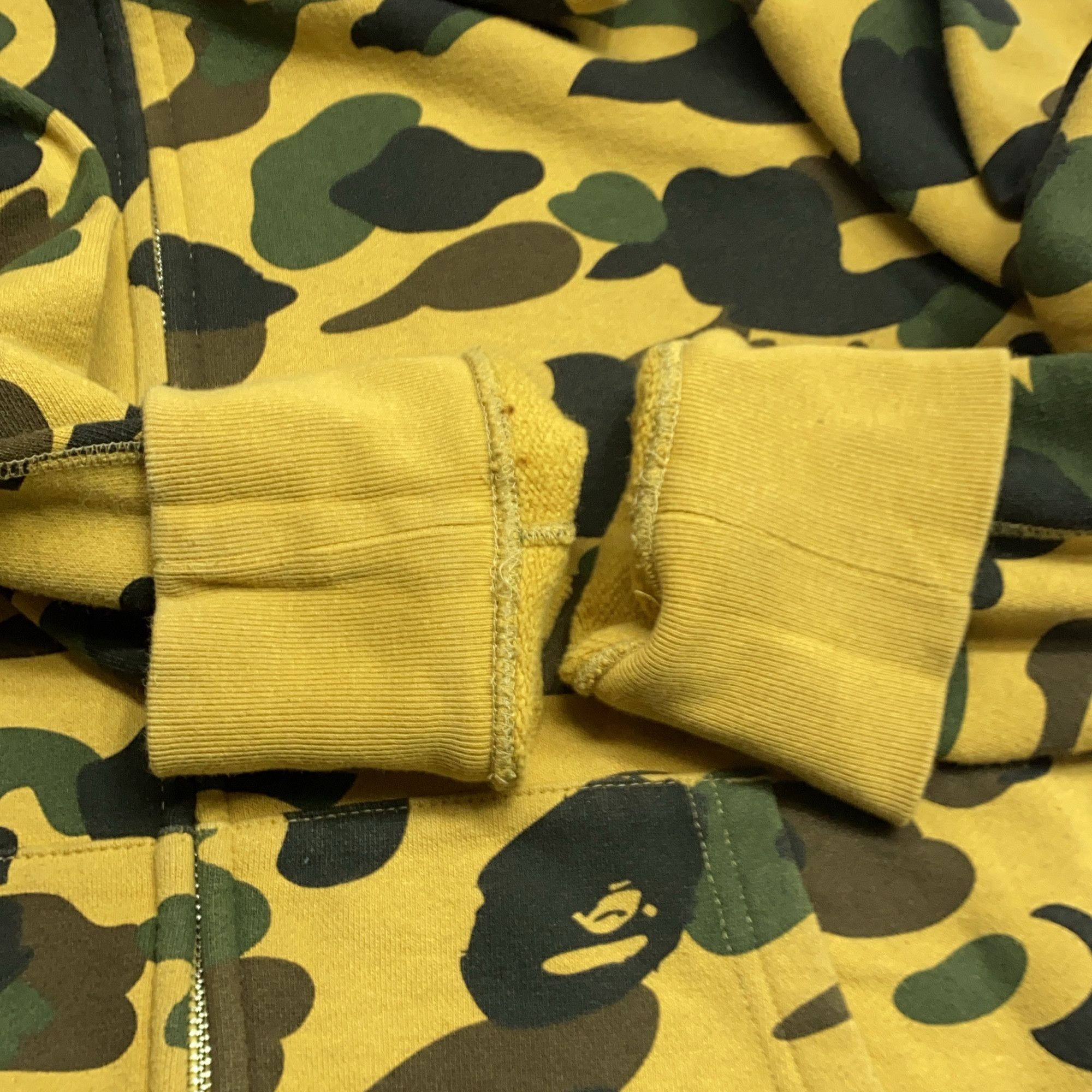 Bape A Bathing Ape 1st Camo Shark Hoodie Size M Size US M / EU 48-50 / 2 - 9 Thumbnail