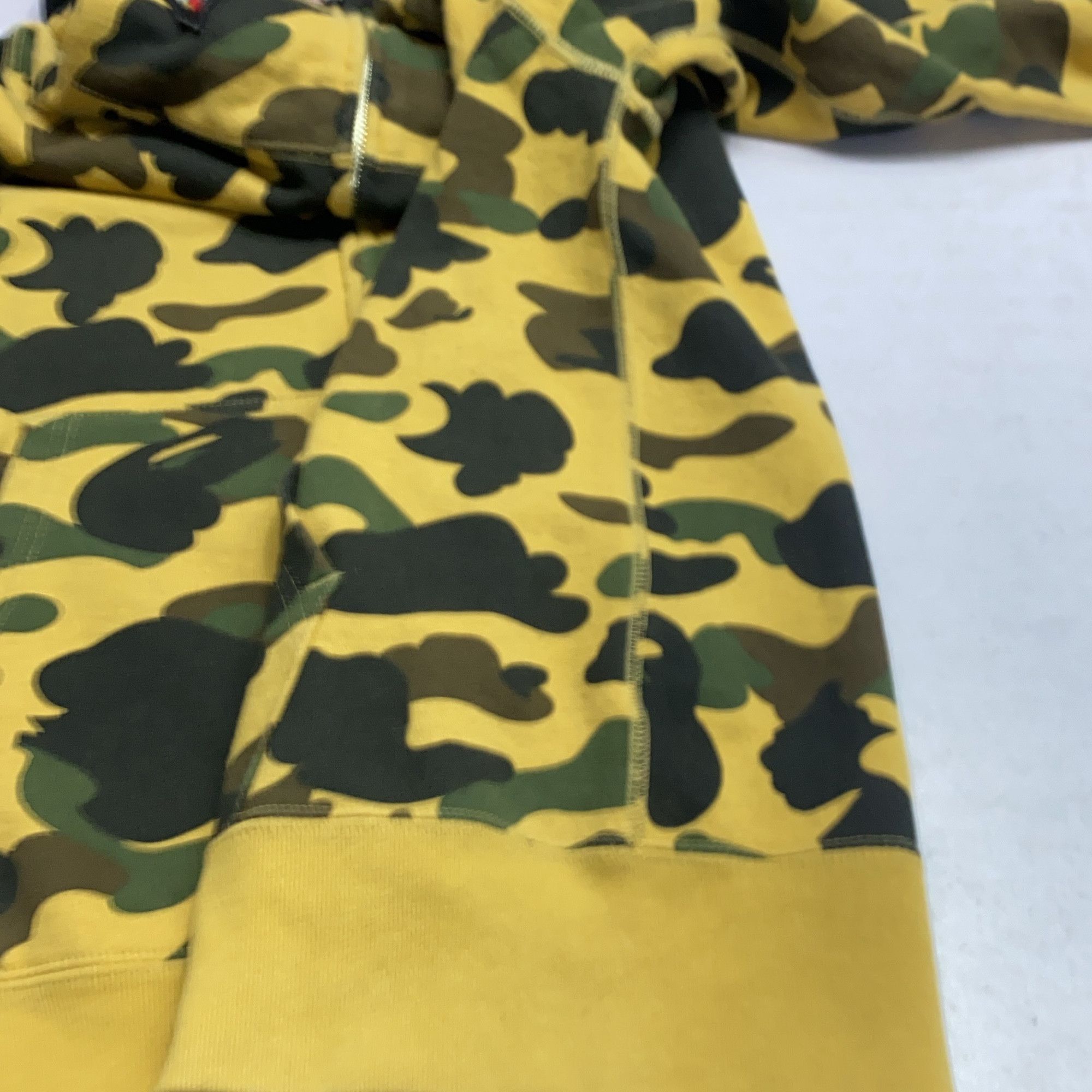 Bape A Bathing Ape 1st Camo Shark Hoodie Size M Size US M / EU 48-50 / 2 - 10 Thumbnail