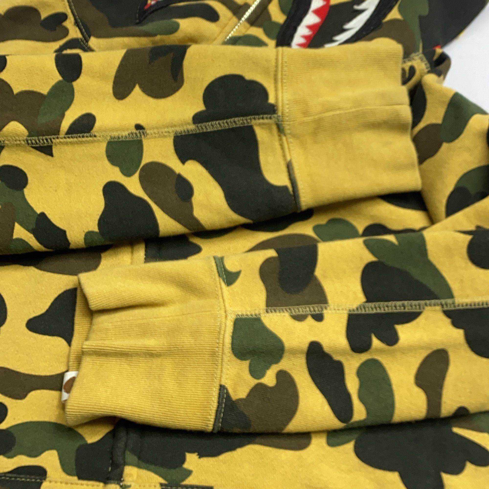 Bape A Bathing Ape 1st Camo Shark Hoodie Size M Size US M / EU 48-50 / 2 - 8 Thumbnail