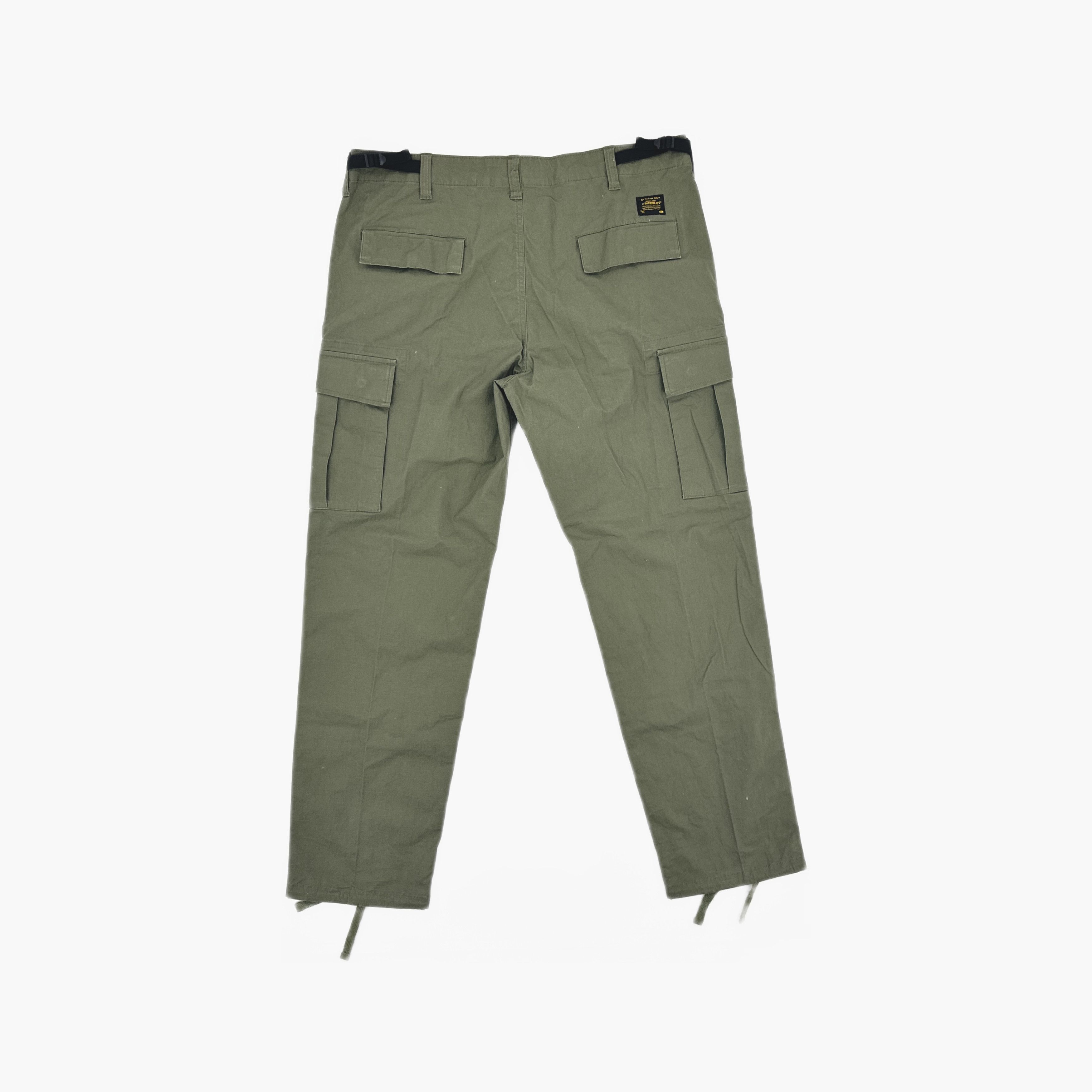 Bape A BATHING APE Shark Print Cargo Pants Size XL Size US 36 / EU 52 - 2 Thumbnail