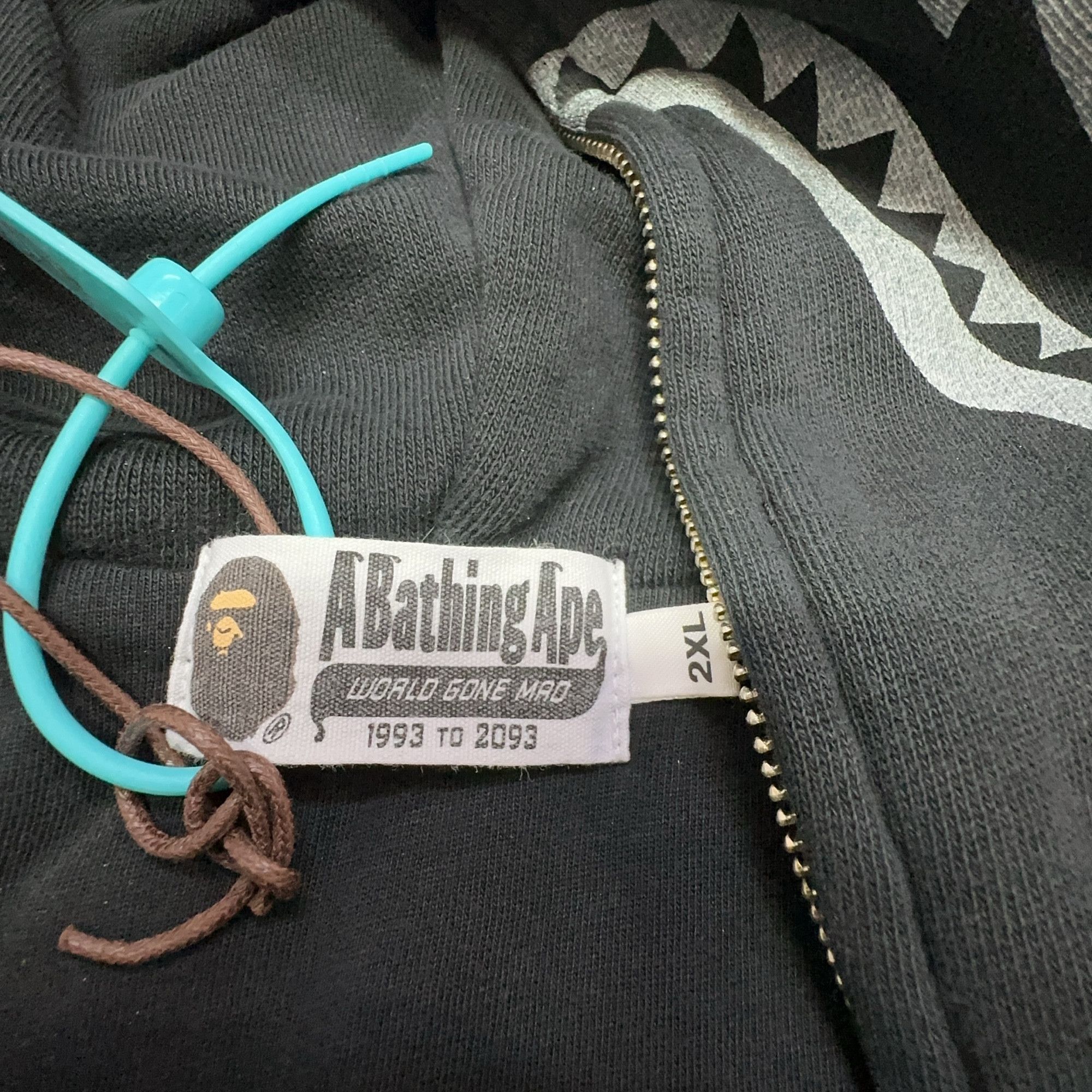 Bape A BATHING APE Skeleton Shark Full Zip Hoodie XXL Size US XXL / EU 58 / 5 - 2 Thumbnail