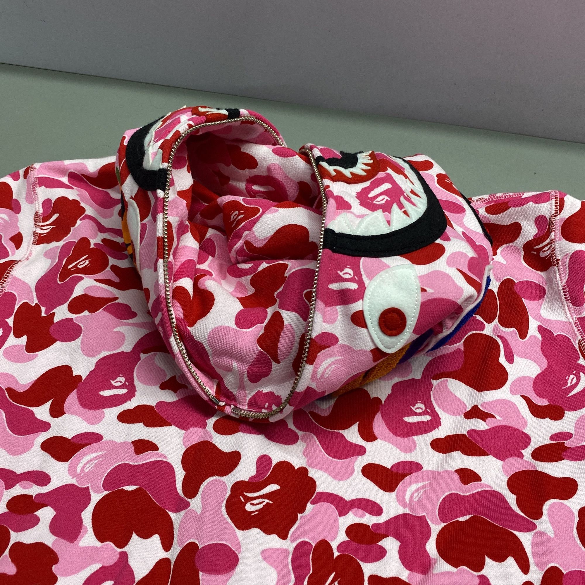 Bape A Bathing Ape Pink Camo Shark Hoodie Size M Size US M / EU 48-50 / 2 - 5 Thumbnail