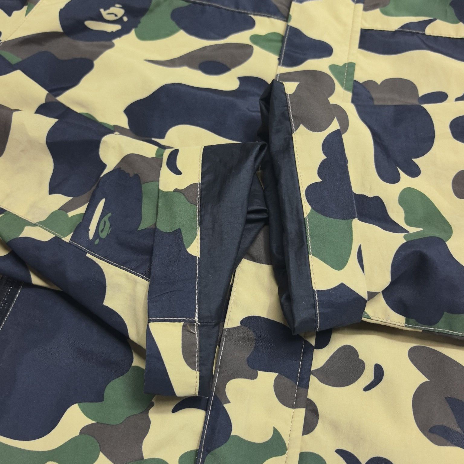 Bape A Bathing Ape Camo Hooded Jacket Size M Size US M / EU 48-50 / 2 - 13 Thumbnail