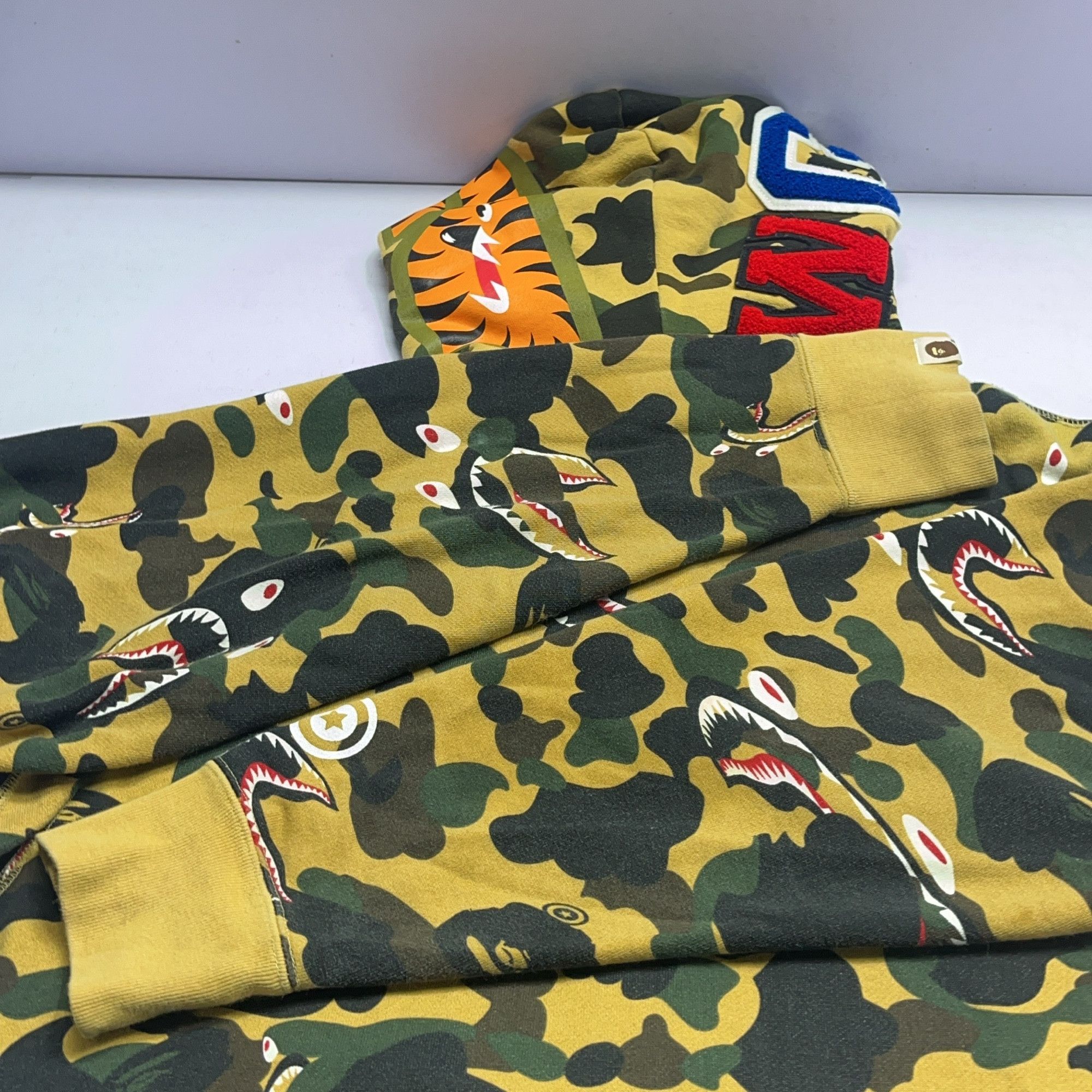 Bape A Bathing Ape Camo Shark Full Zip Hoodie Size L Size US L / EU 52-54 / 3 - 14 Thumbnail