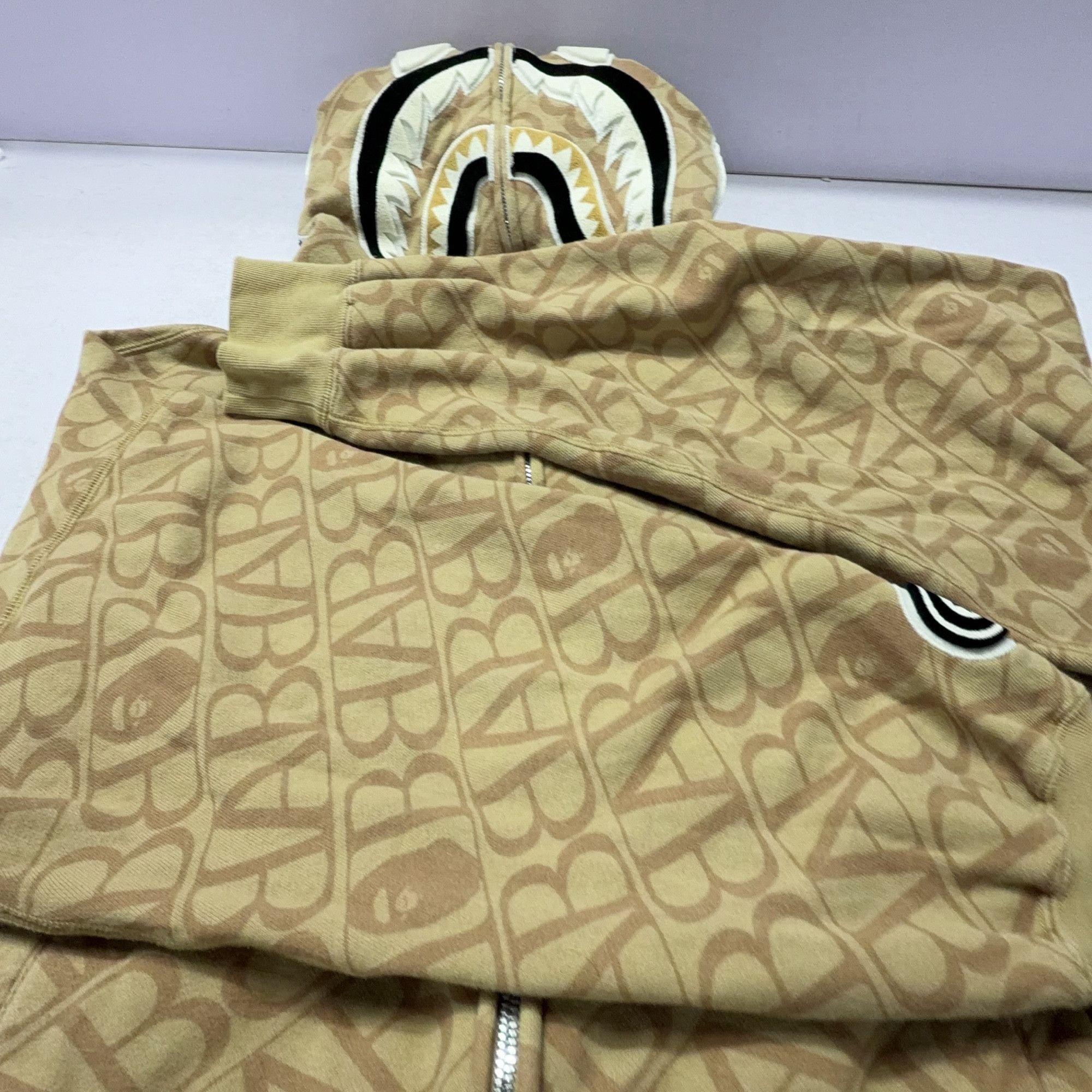 Bape A Bathing Ape Logo Shark Hoodie Size L Size US L / EU 52-54 / 3 - 9 Thumbnail