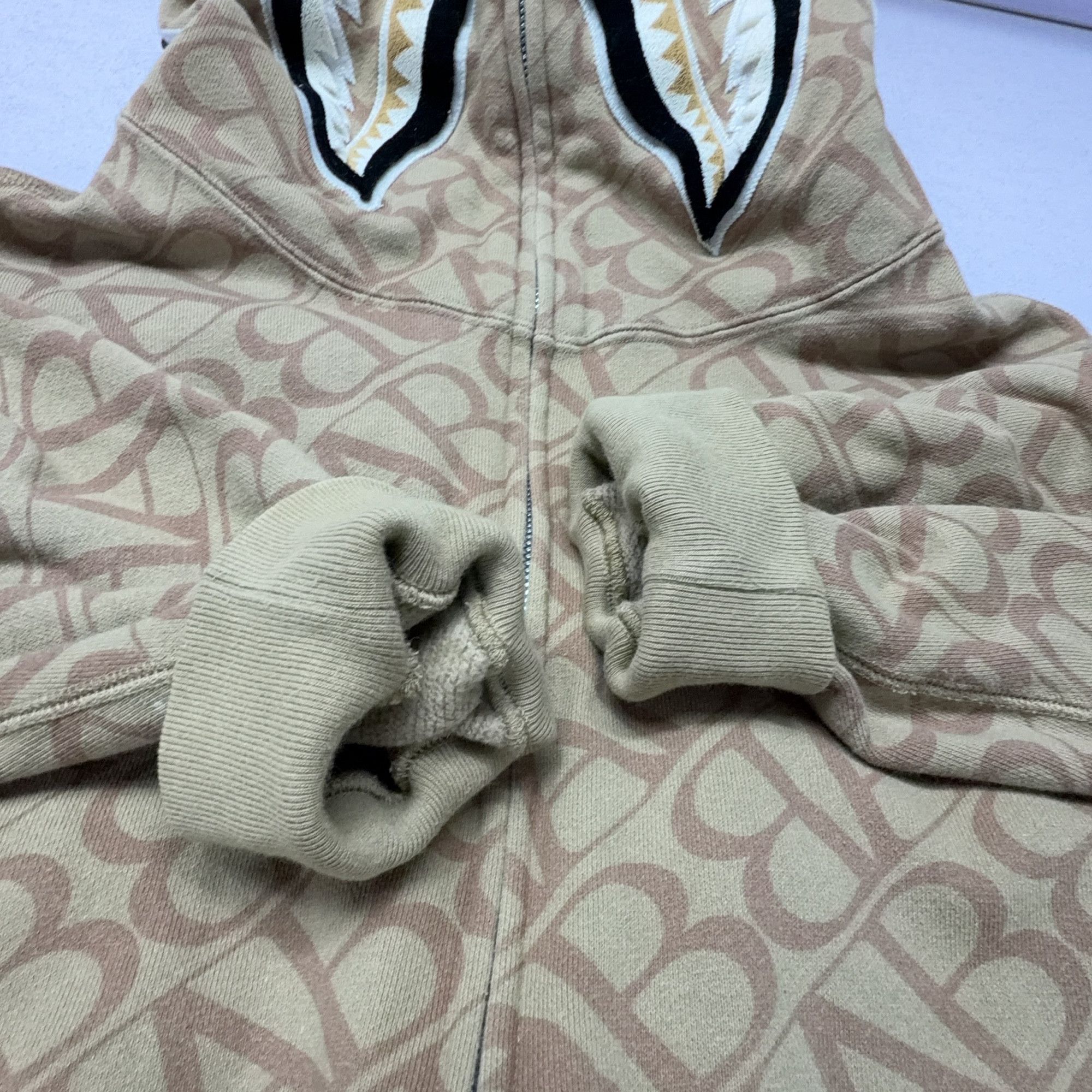 Bape A Bathing Ape Logo Shark Hoodie Size L Size US L / EU 52-54 / 3 - 7 Thumbnail